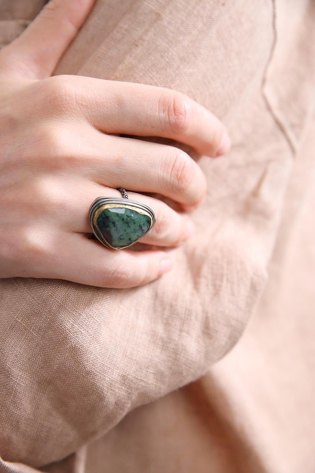  Rodolit Taşlı Gümüş Tasarım Yüzük