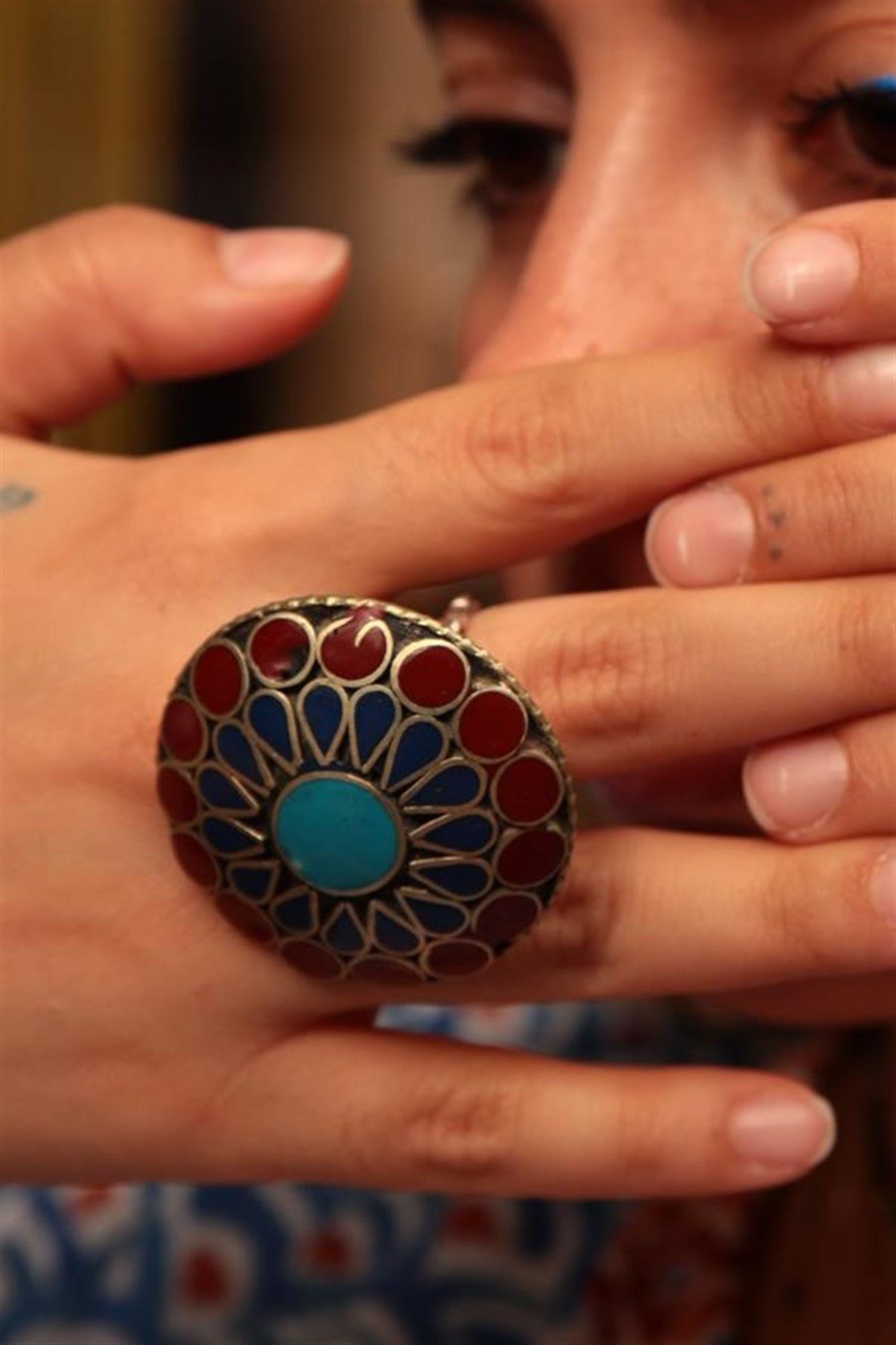  Turkuaz Merkezli Lapis Ve Mercan Kaplama Tasarım Yüzük