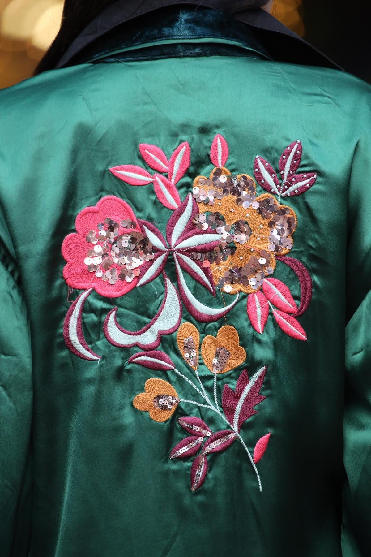 Zümrüt Yeşili Sırtı Nakışlı Kadife Detaylı İpek Kimono