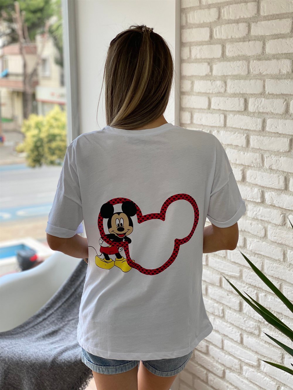 Beyaz Arkası Mickey Baskılı Tişört