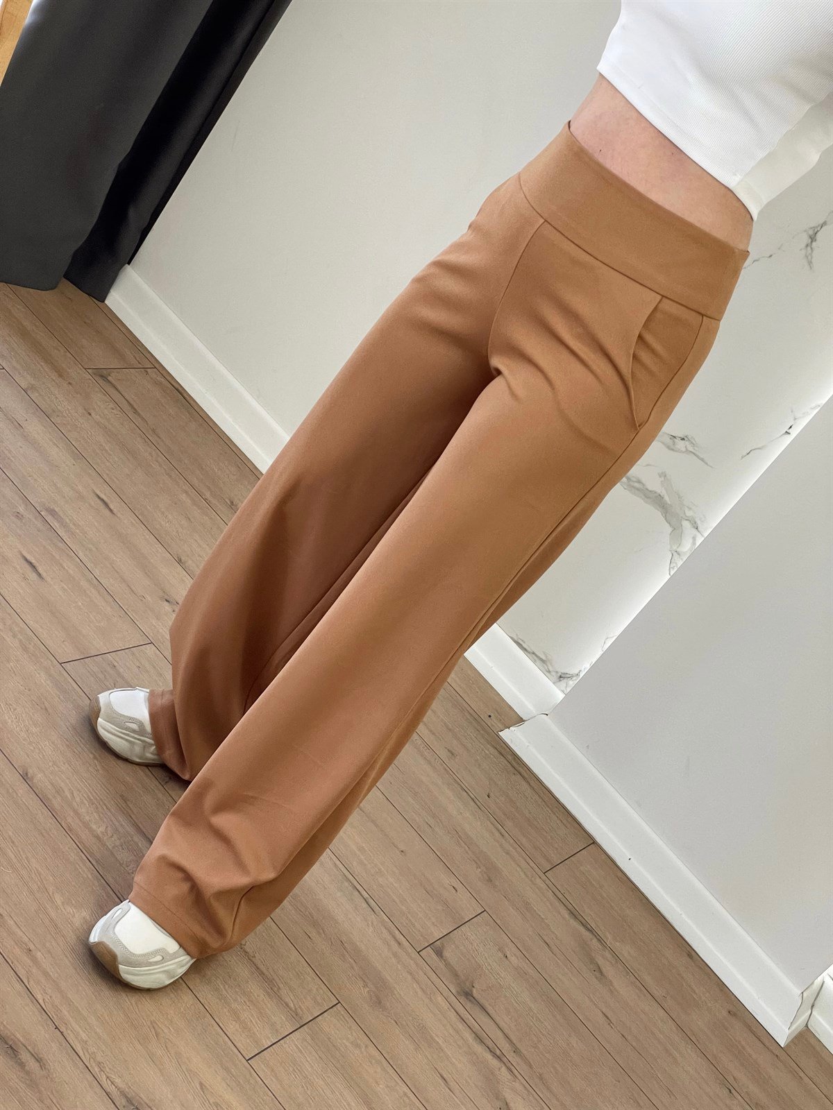 Bol Paça Kalın Kemer Kumaş Pantolon Camel