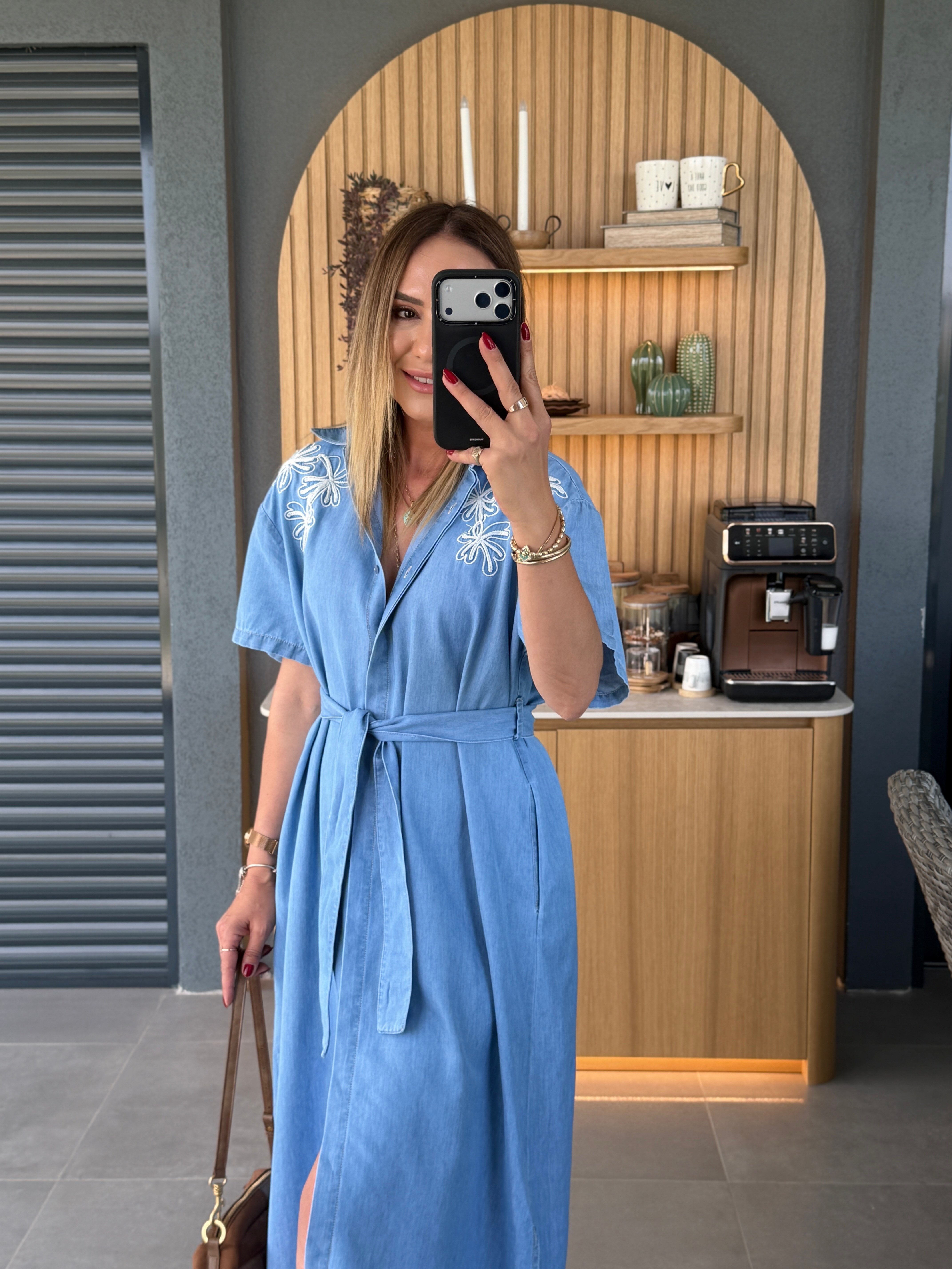 Boydan Düğmeli Nakış Detaylı Kuşaklı Jean Elbise MAVİ