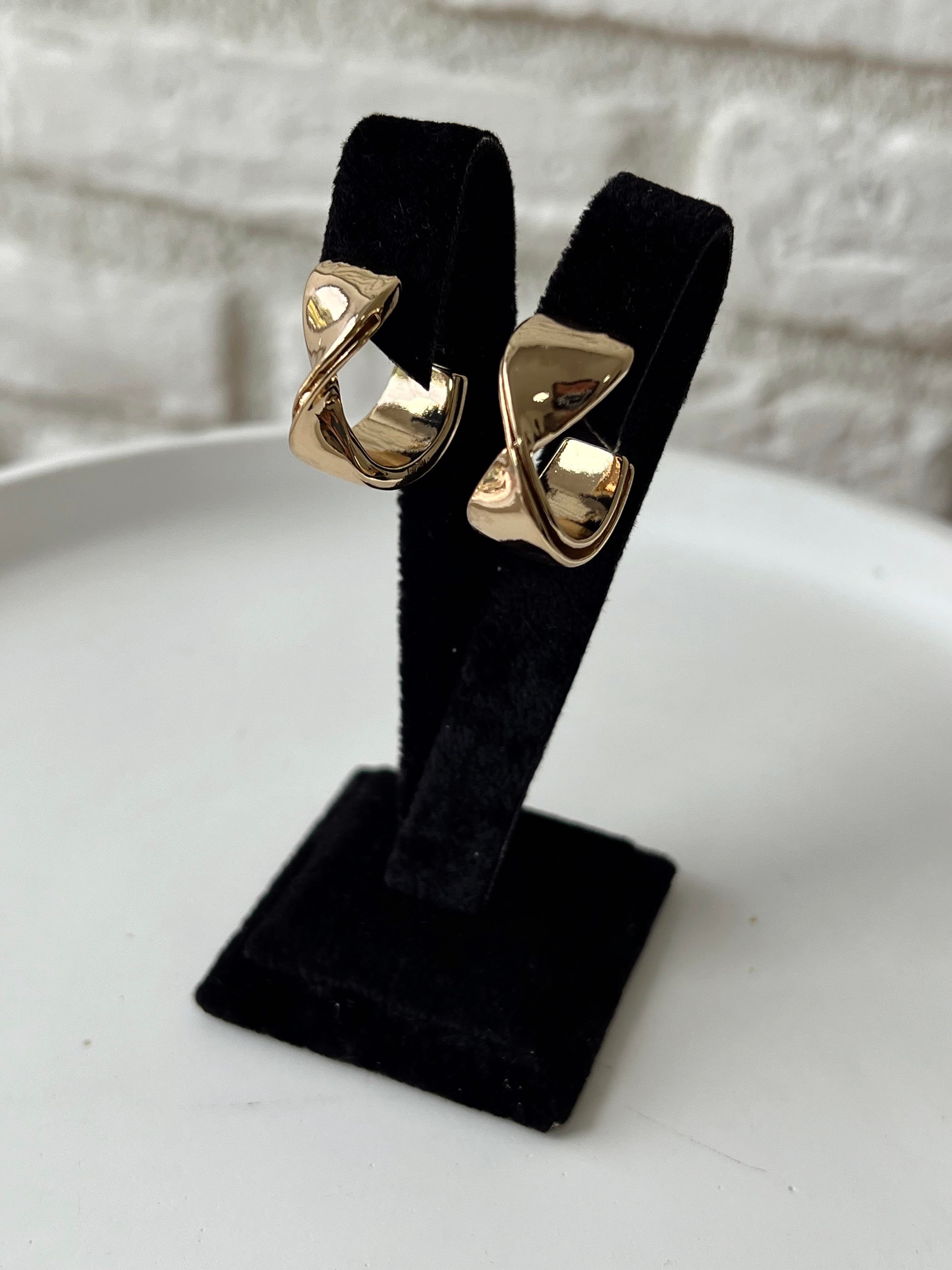 Burgu Tasarım Küpe GOLD