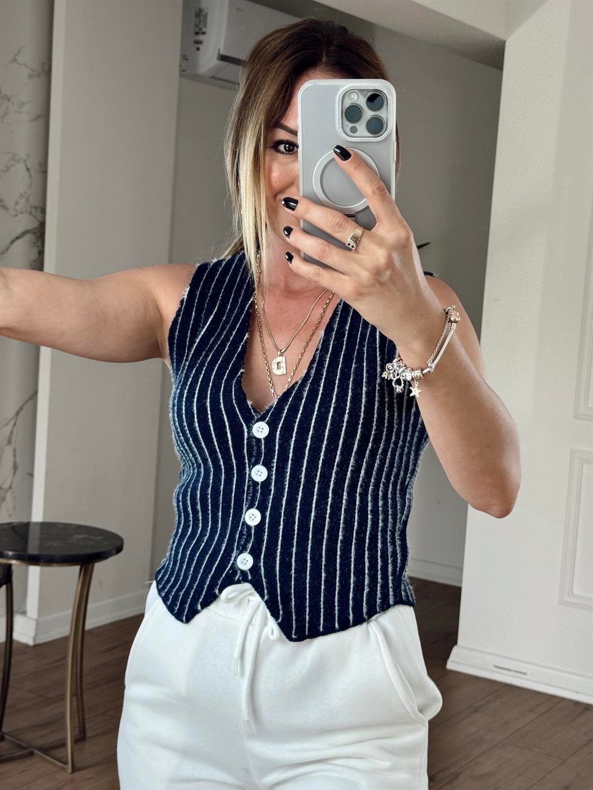 Çizgili Önü Düğmeli Triko Yelek LACİVERT