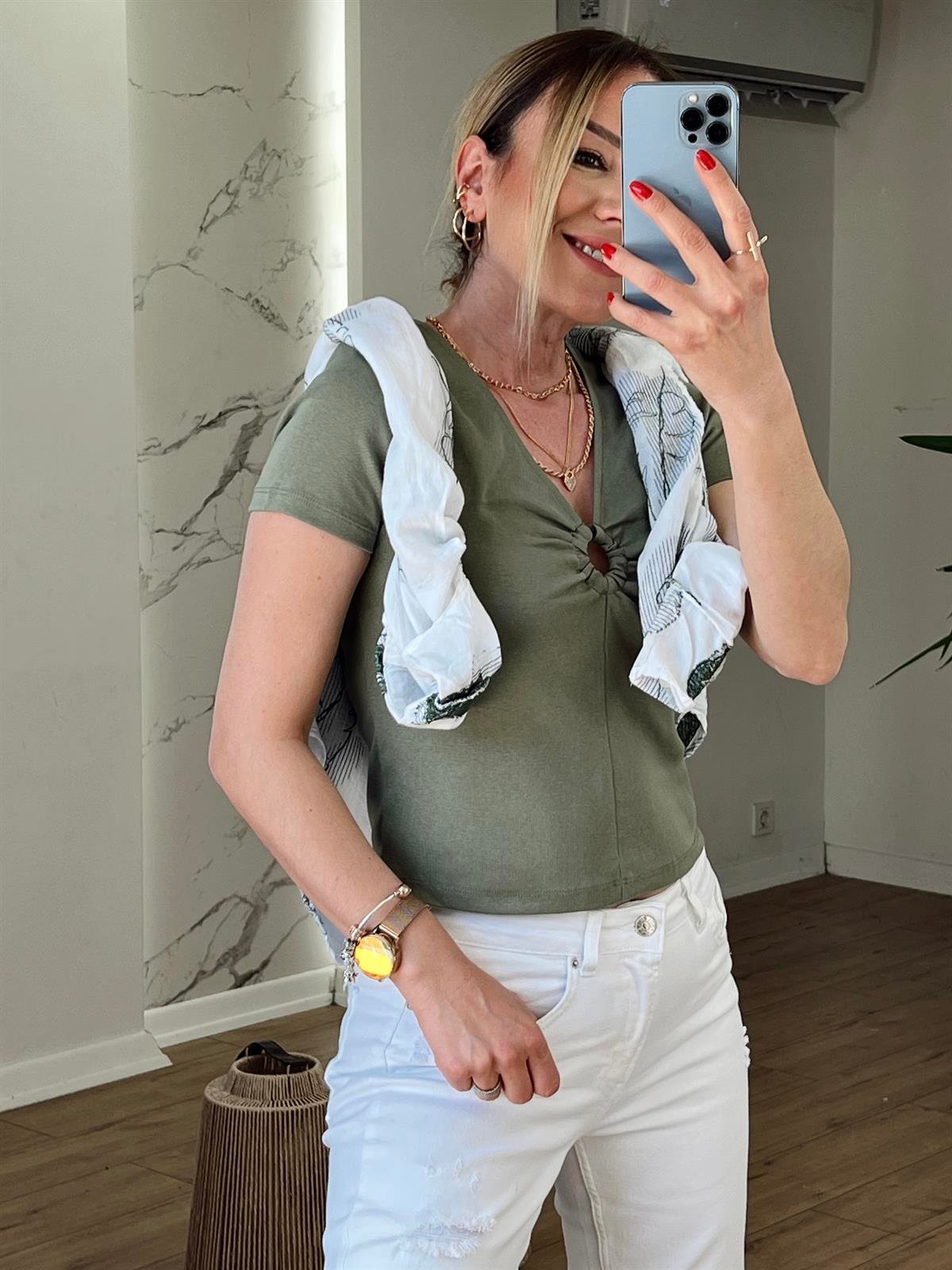 HALKA DETAYLI V YAKA BLUZ HAKİ