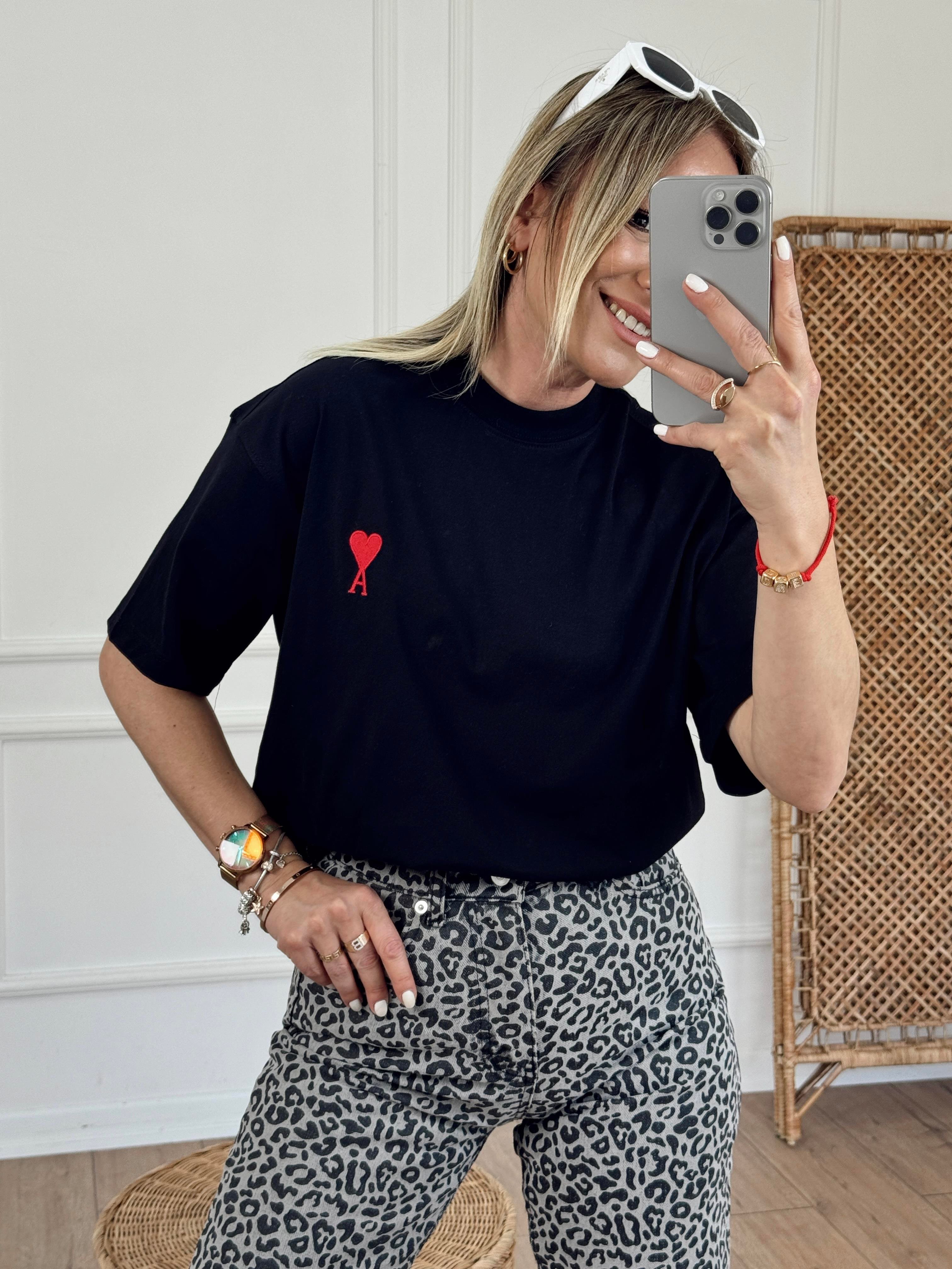 Harf Kalp İşlemeli Tshirt SİYAH