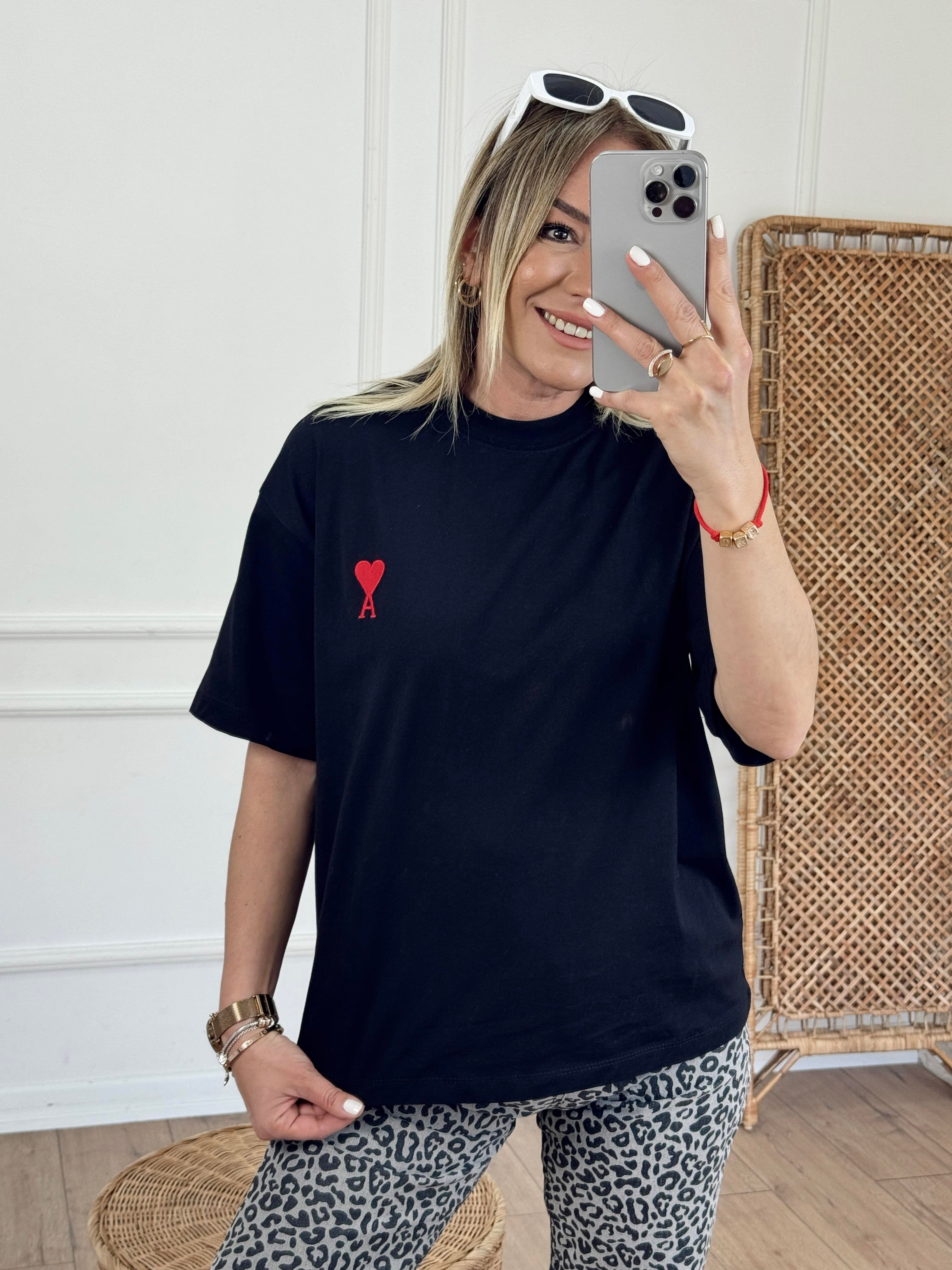 Harf Kalp İşlemeli Tshirt SİYAH