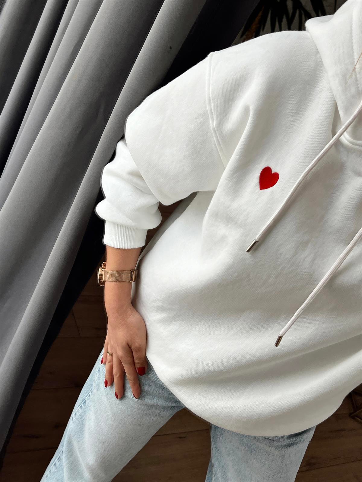 Kalp Nakışlı Kapüşonlu Sweat EKRU