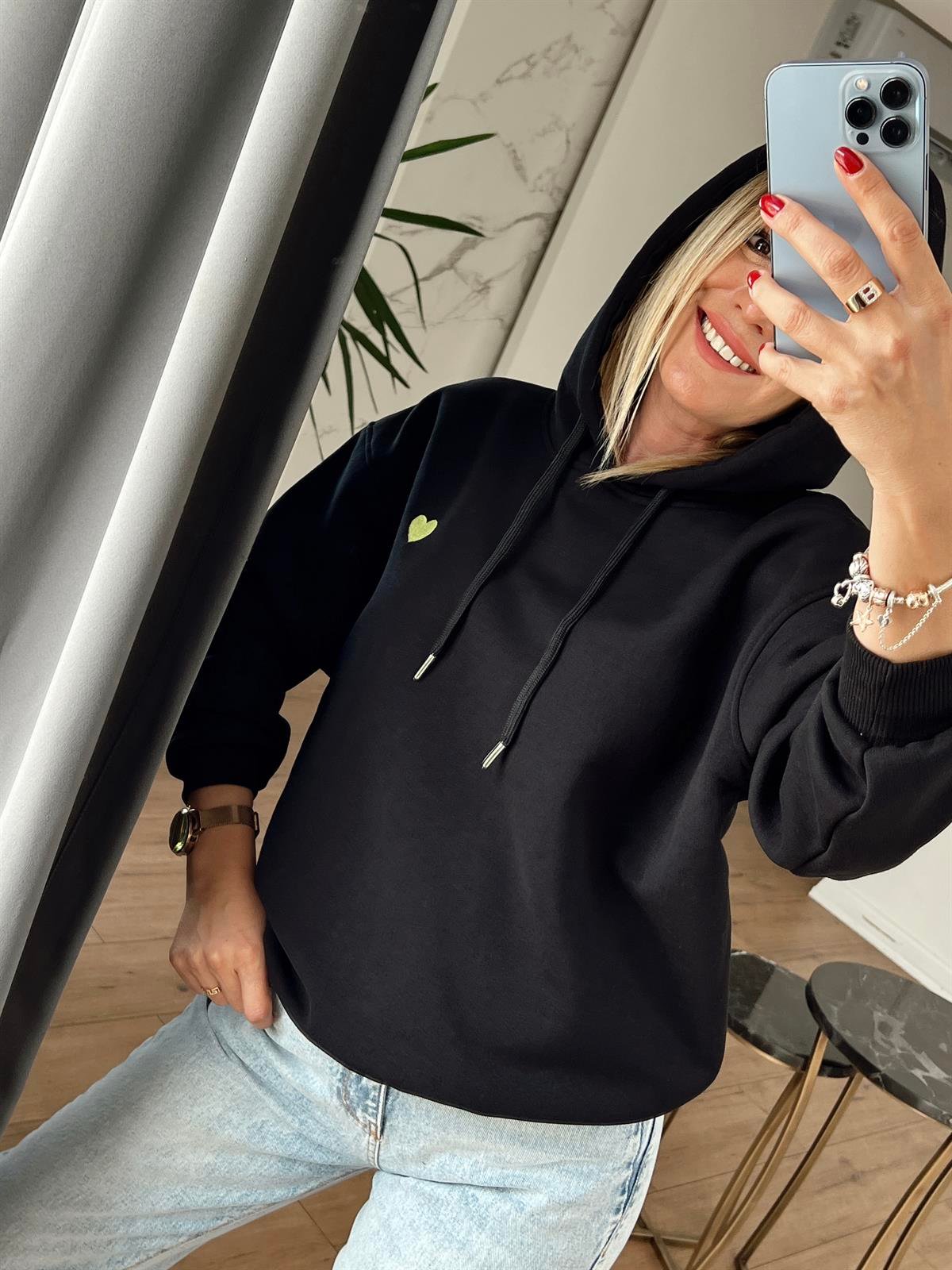 Kalp Nakışlı Kapüşonlu Sweat SİYAH