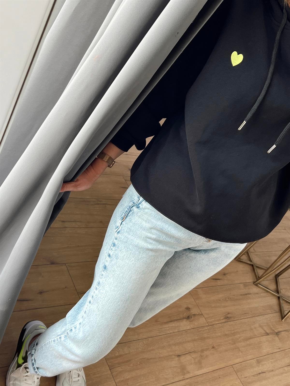 Kalp Nakışlı Kapüşonlu Sweat SİYAH