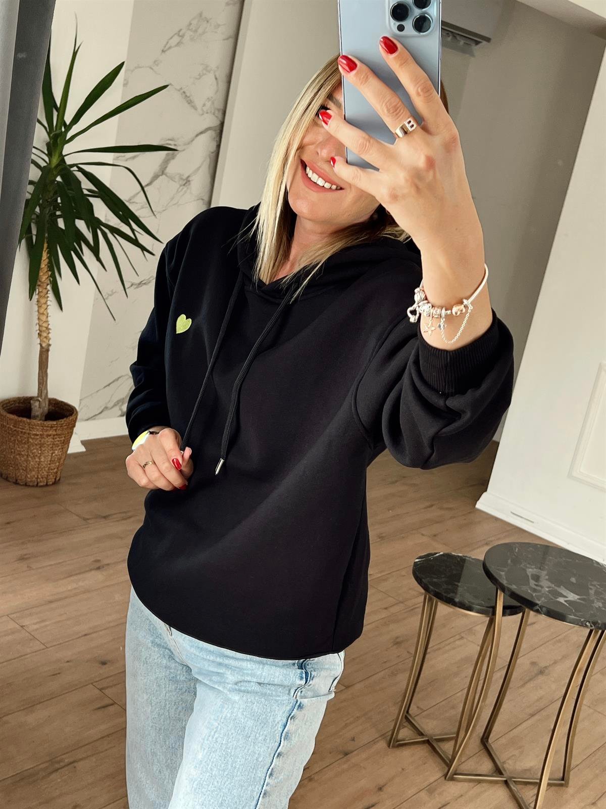 Kalp Nakışlı Kapüşonlu Sweat SİYAH