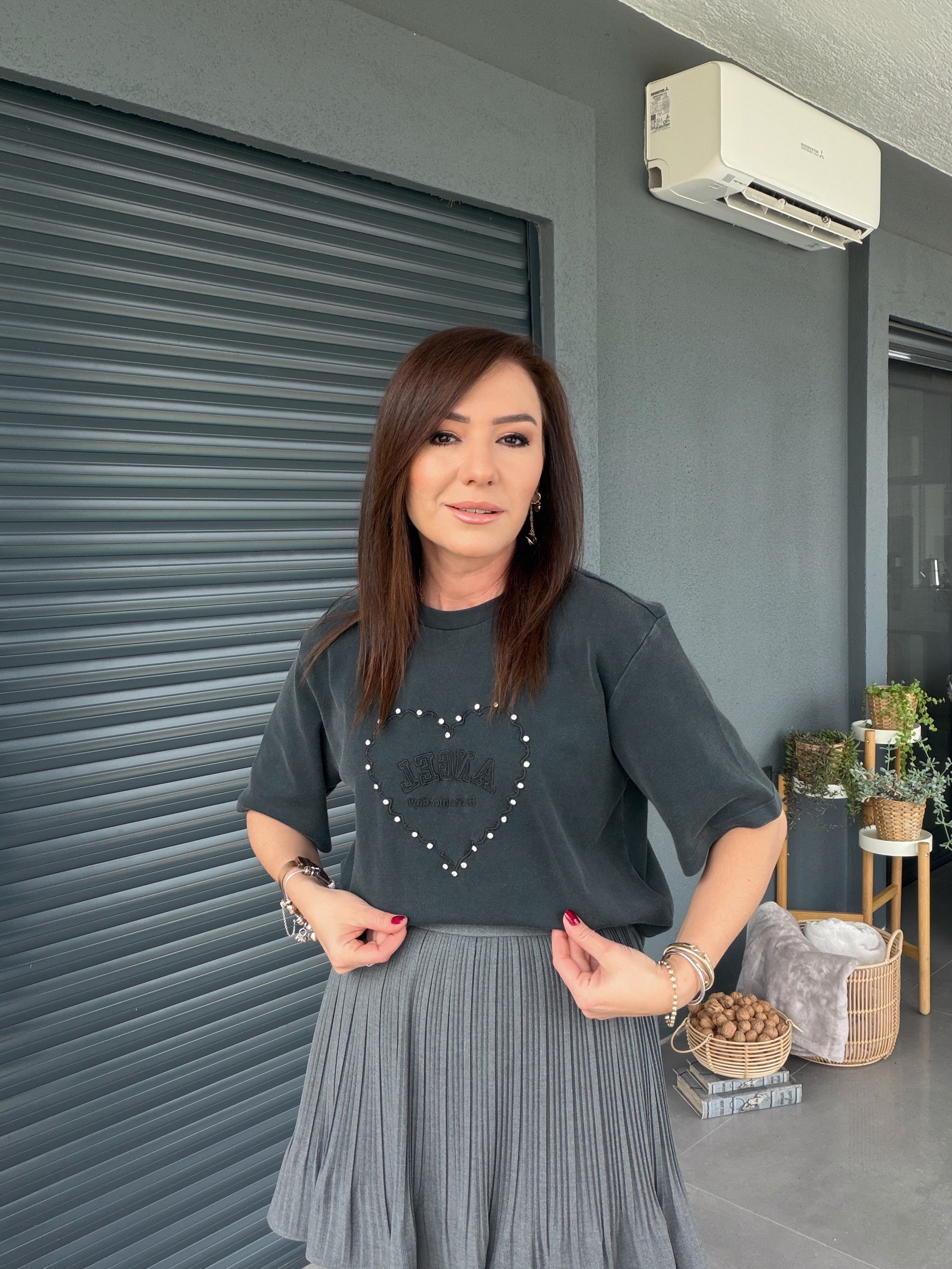 Kalp Nakışlı Taş Detaylı Tshirt ANTRASİT