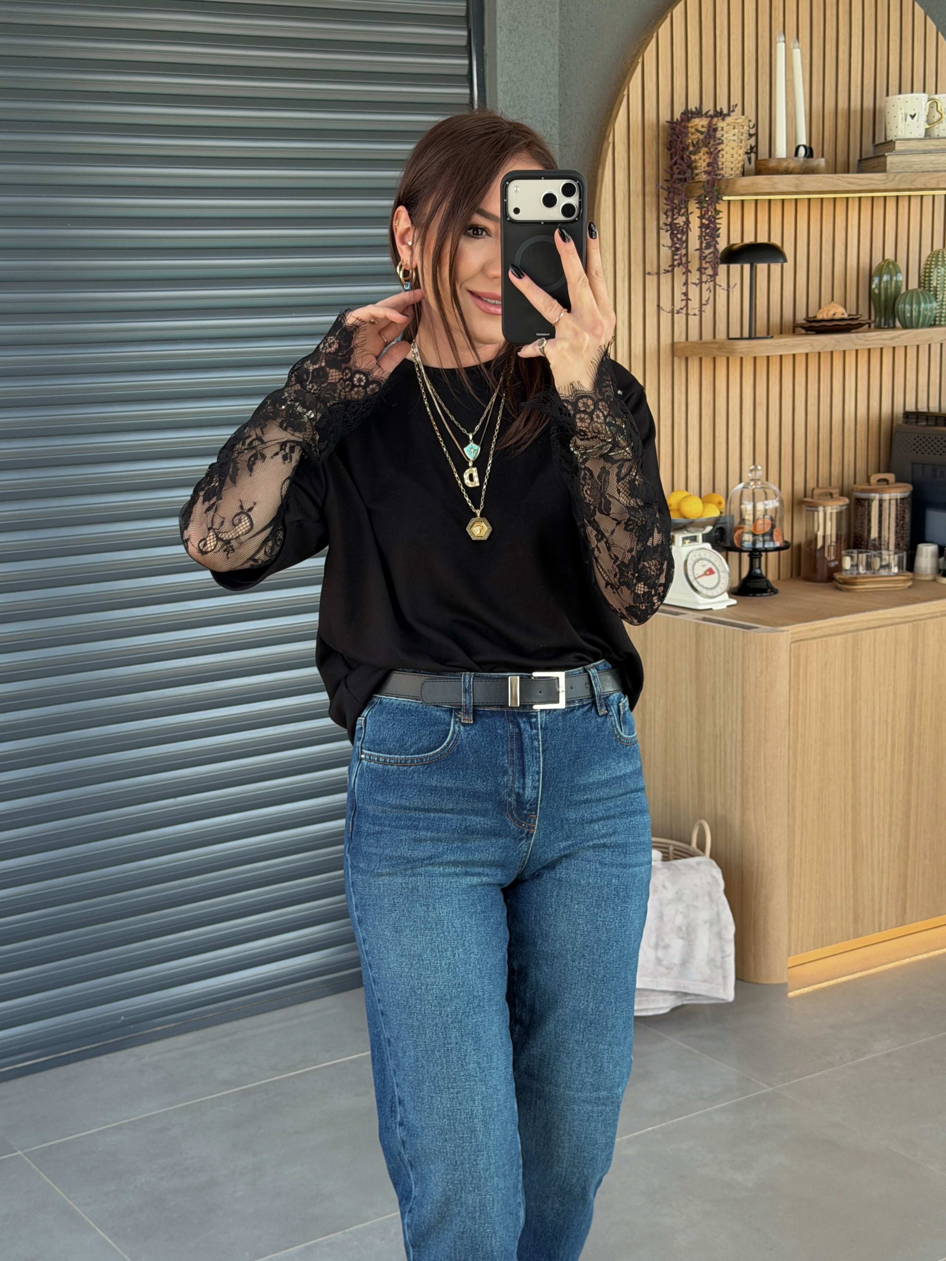 Kolları Dantelli Tshirt SİYAH