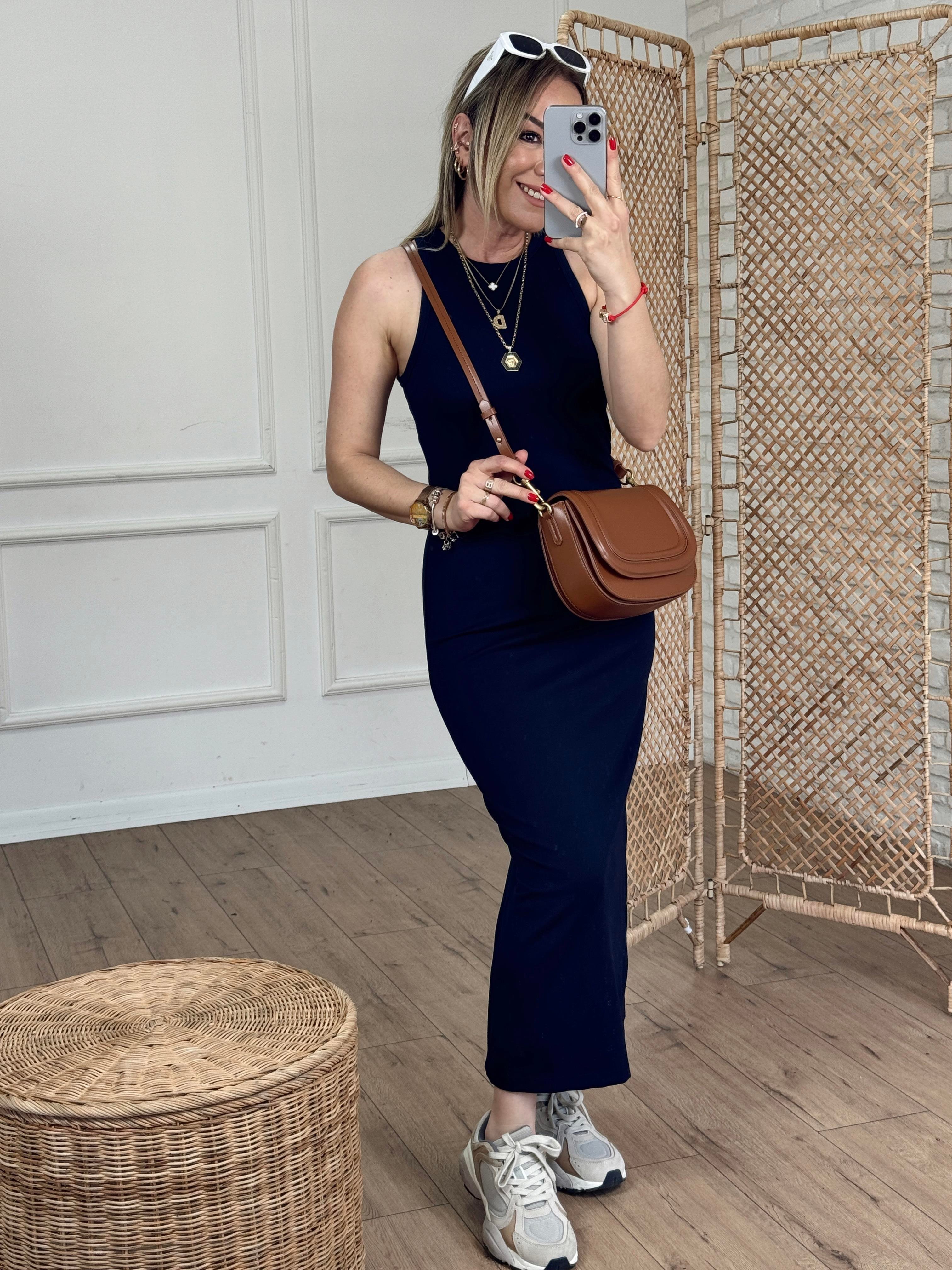 Kolsuz Arka Yırtmaçlı Basic Elbise LACİVERT