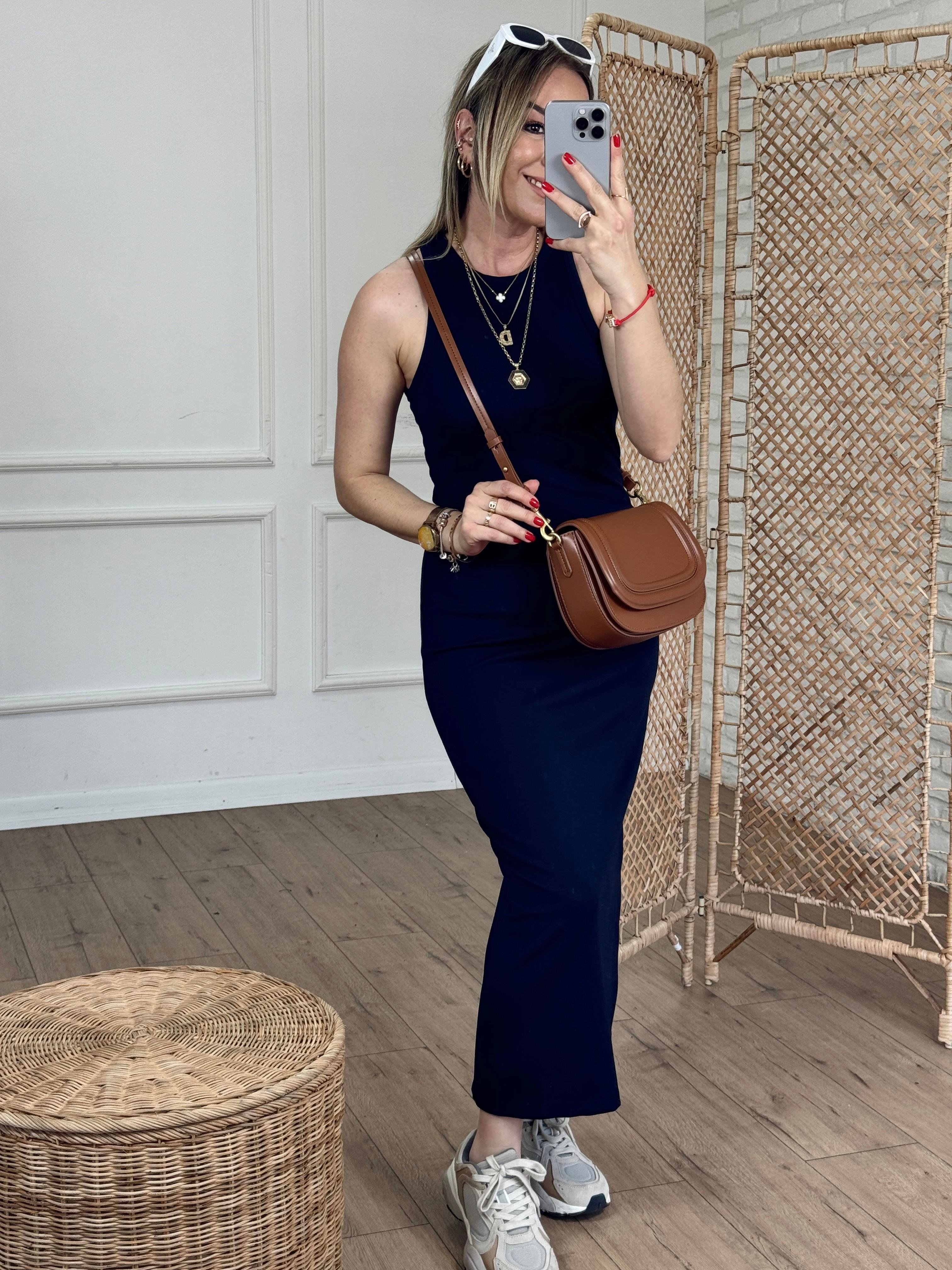 Kolsuz Arka Yırtmaçlı Basic Elbise LACİVERT