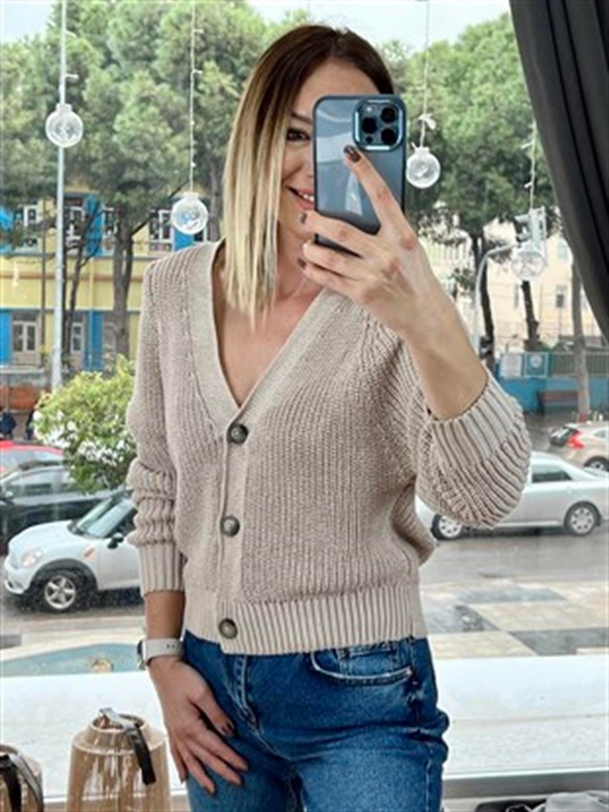 ÖNÜ DÜĞMELİ HIRKA BEJ