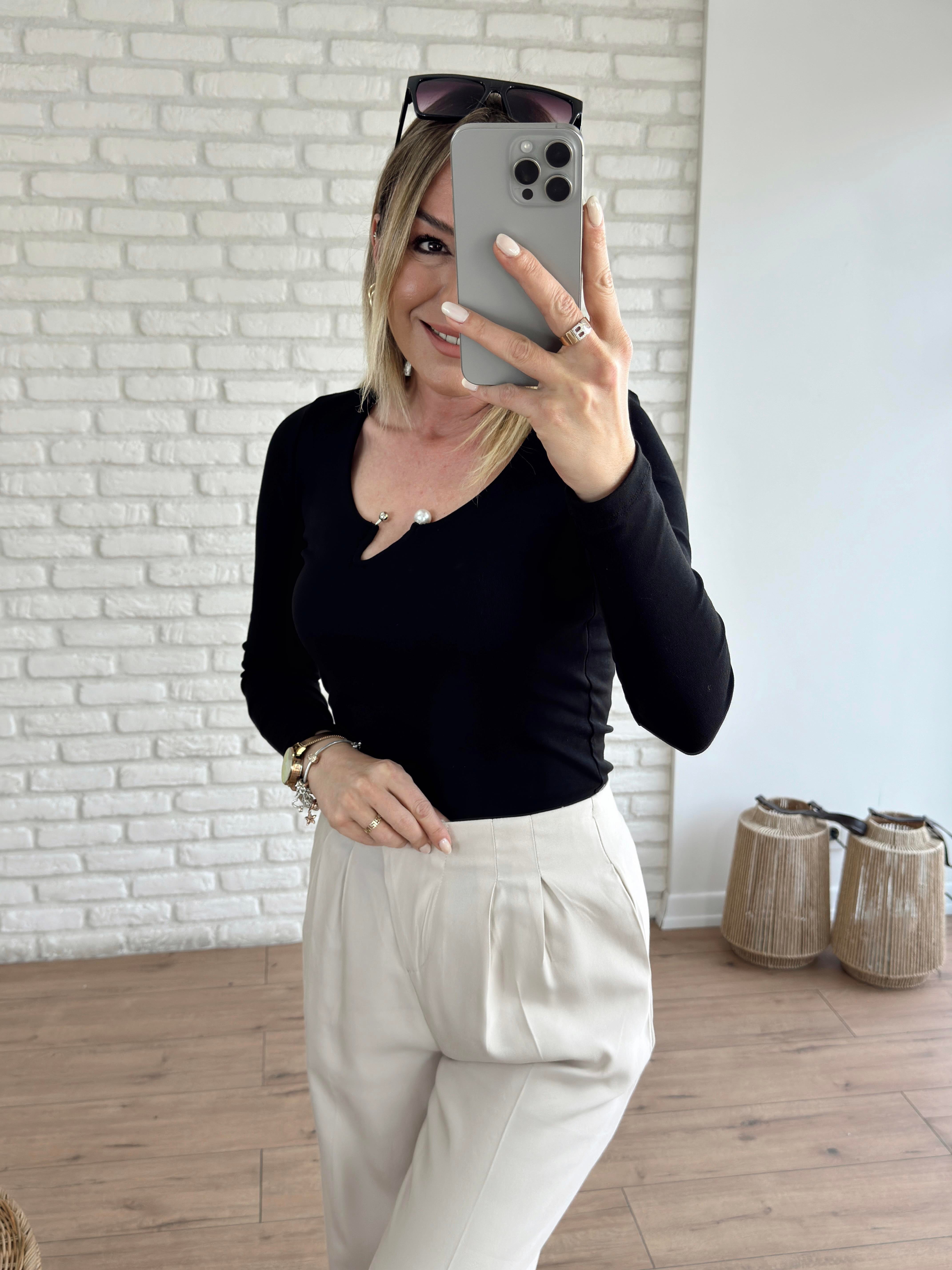 Önü İnci Detaylı Bluz SİYAH