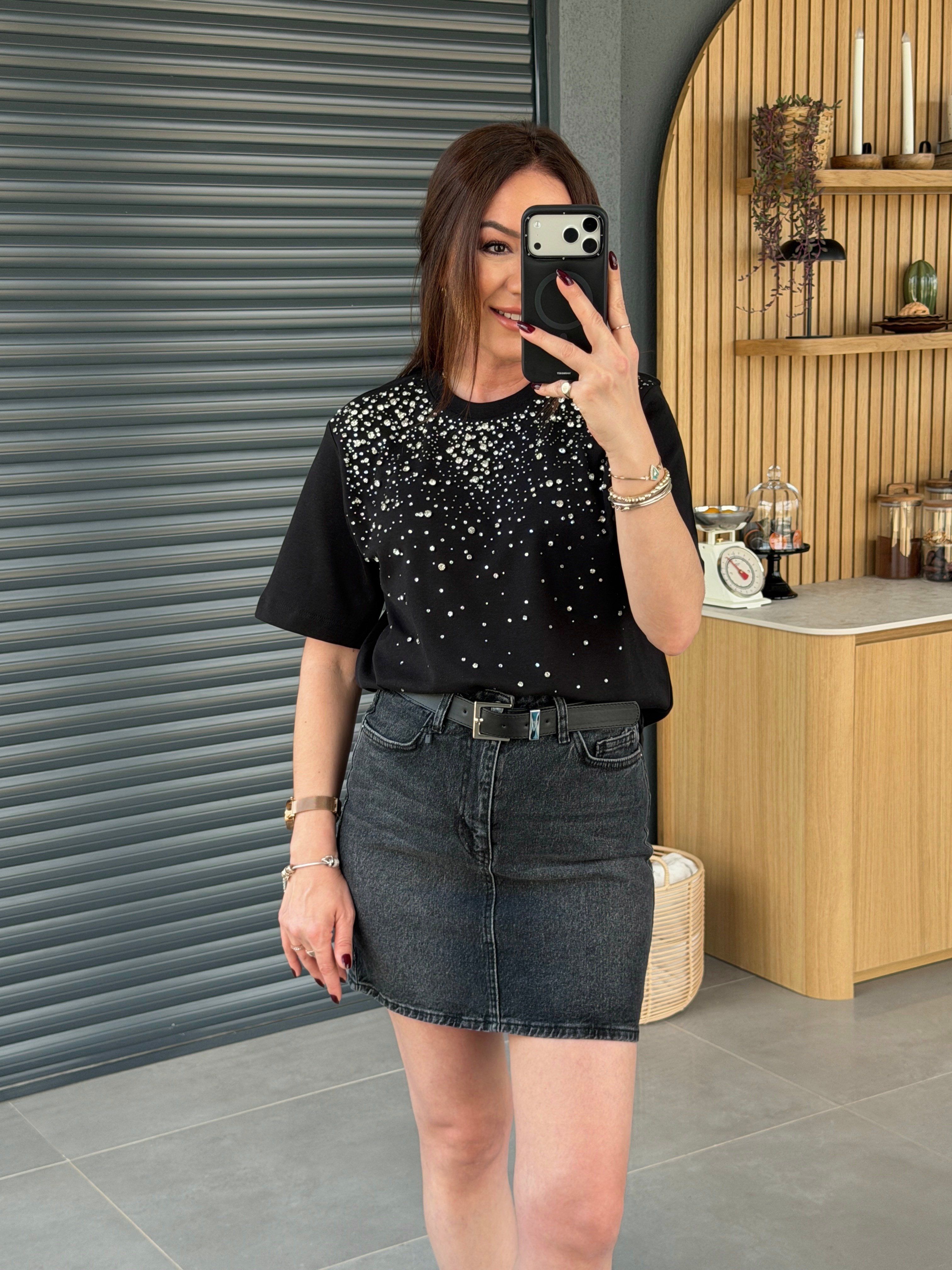 Önü Taşlı Tshirt SİYAH