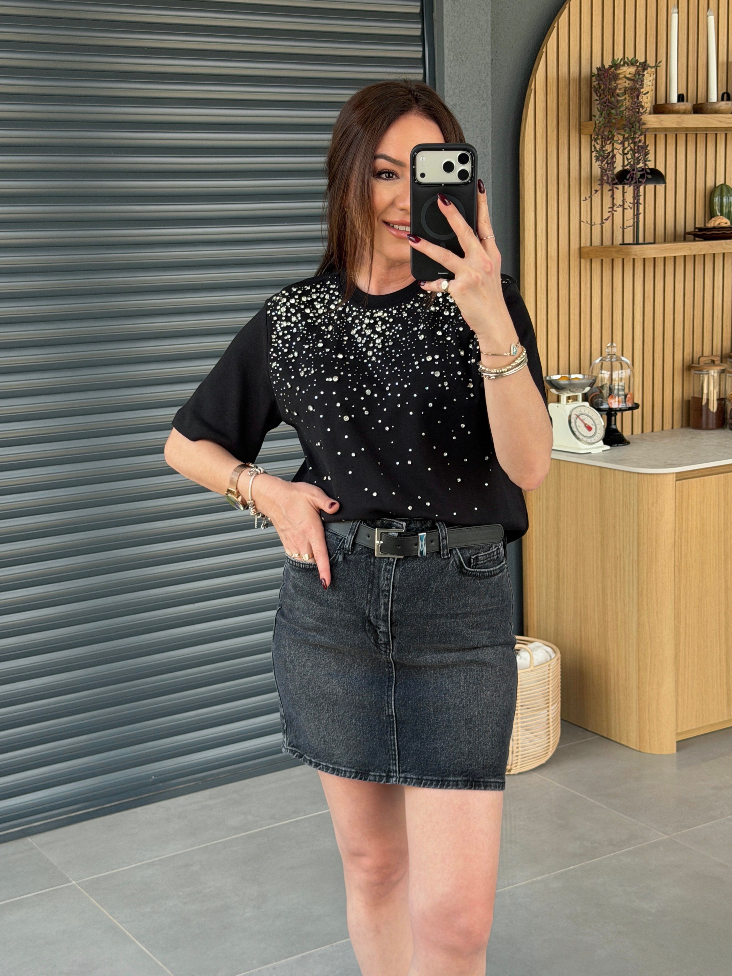 Önü Taşlı Tshirt SİYAH
