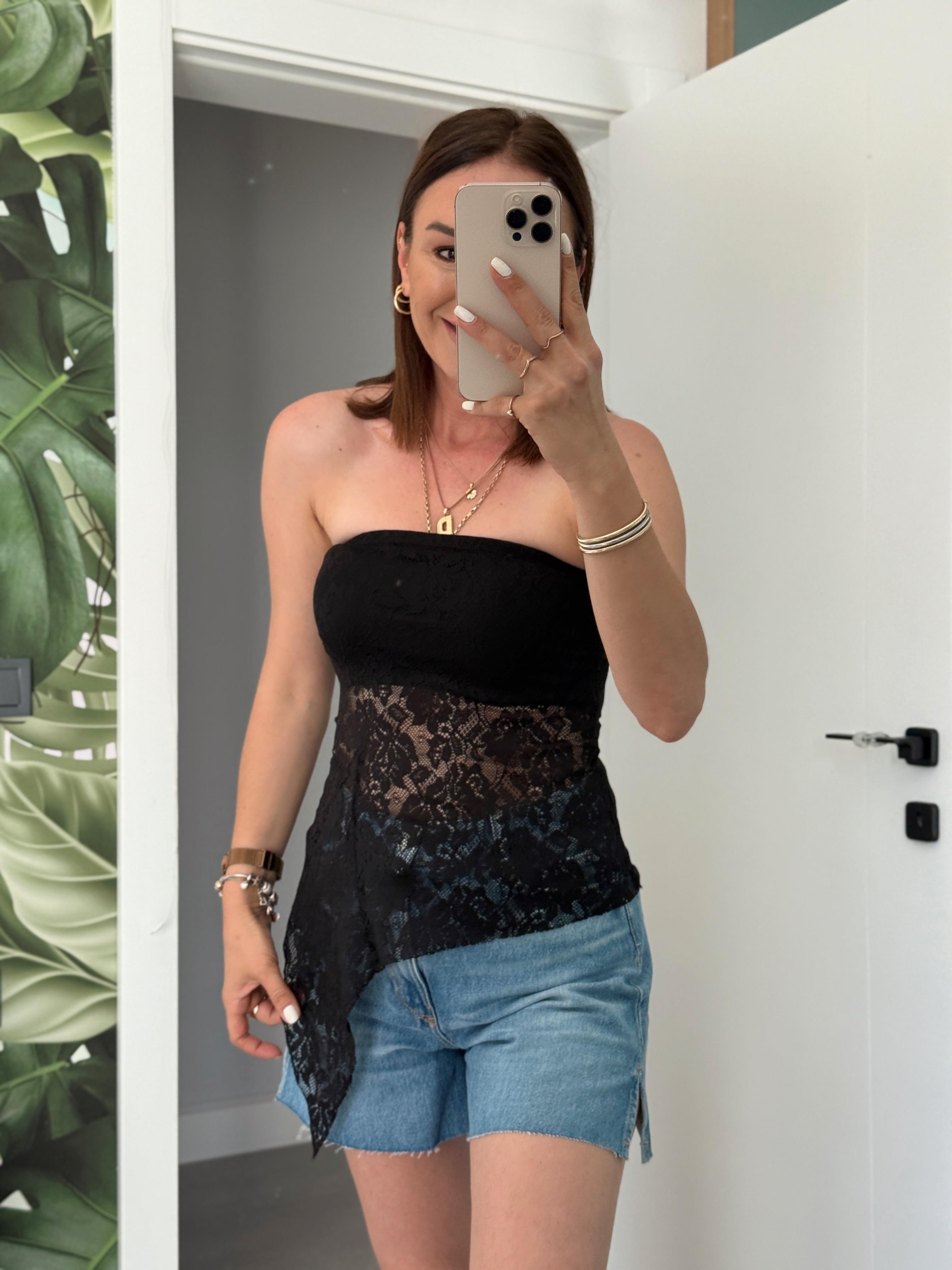 Önü Üçgen Dantelli Crop SİYAH