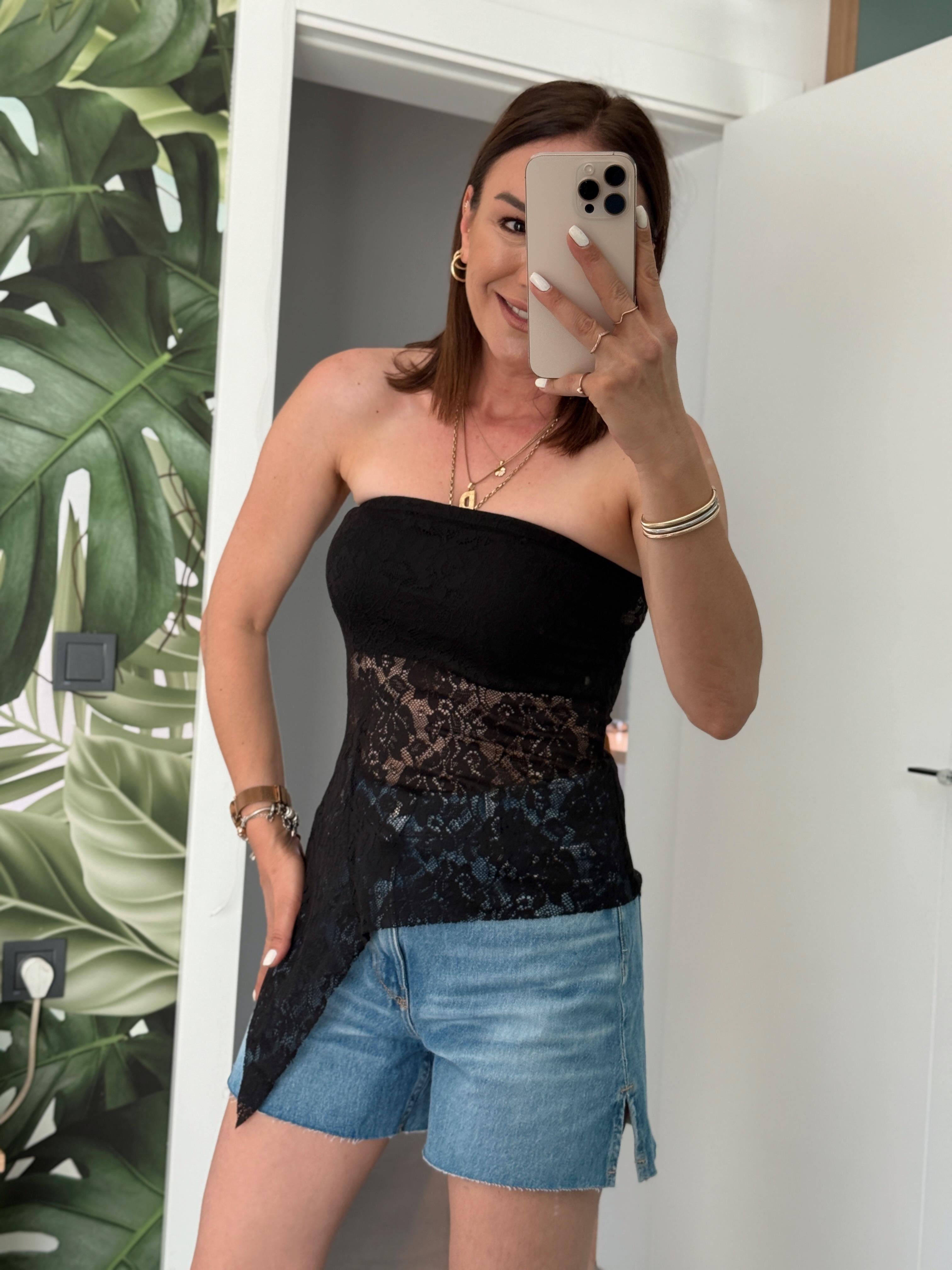 Önü Üçgen Dantelli Crop SİYAH