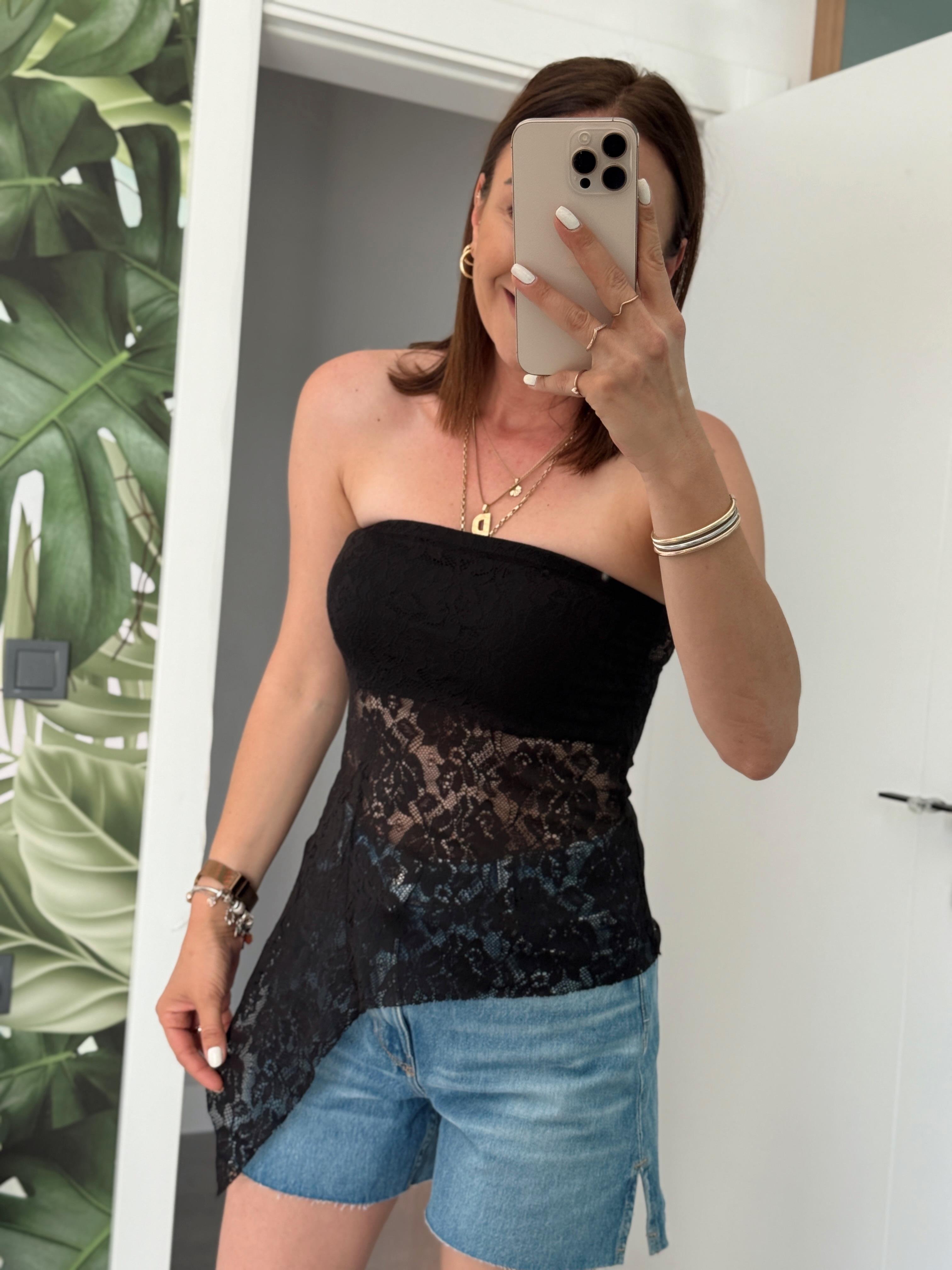 Önü Üçgen Dantelli Crop SİYAH