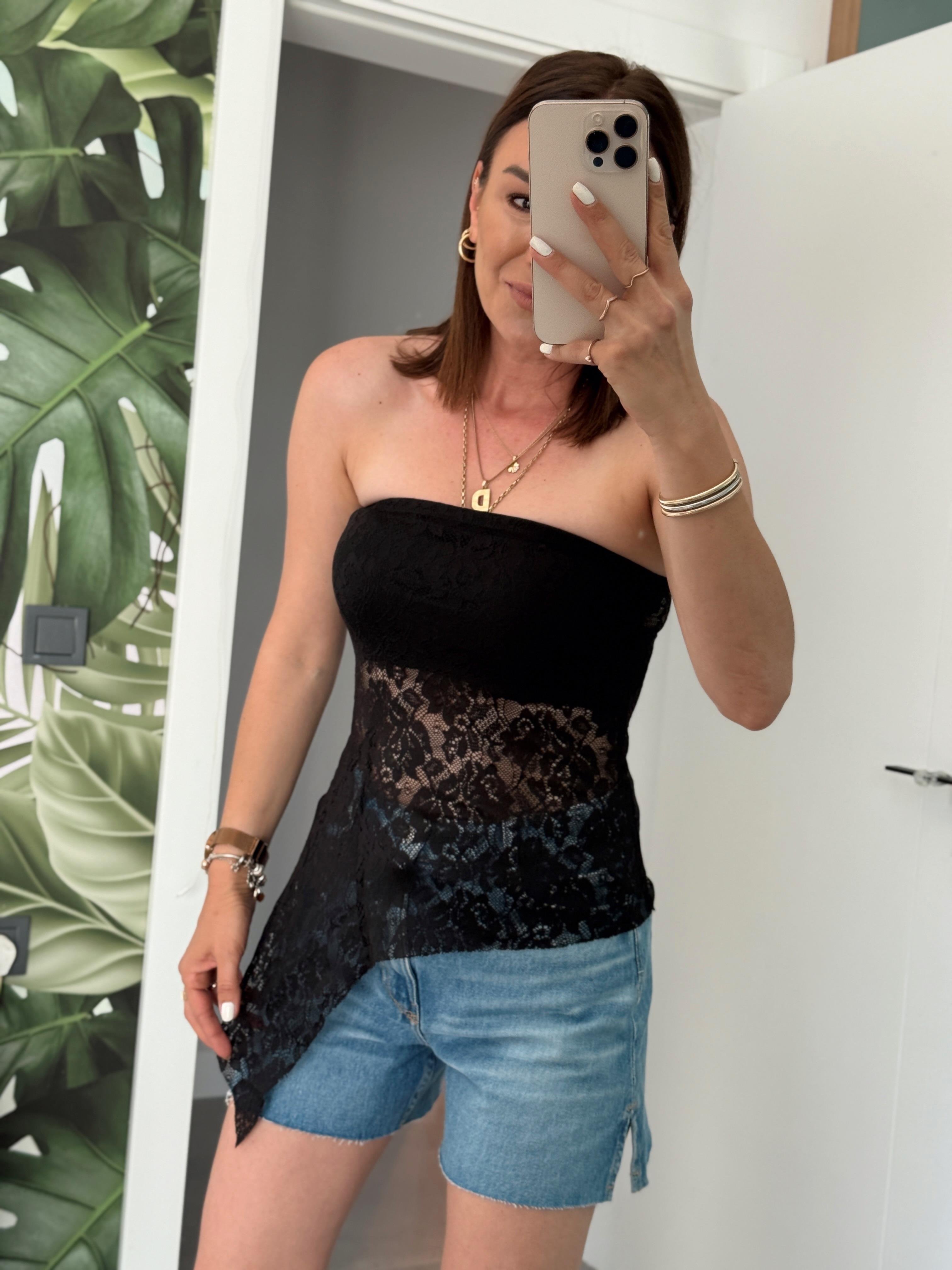 Önü Üçgen Dantelli Crop SİYAH