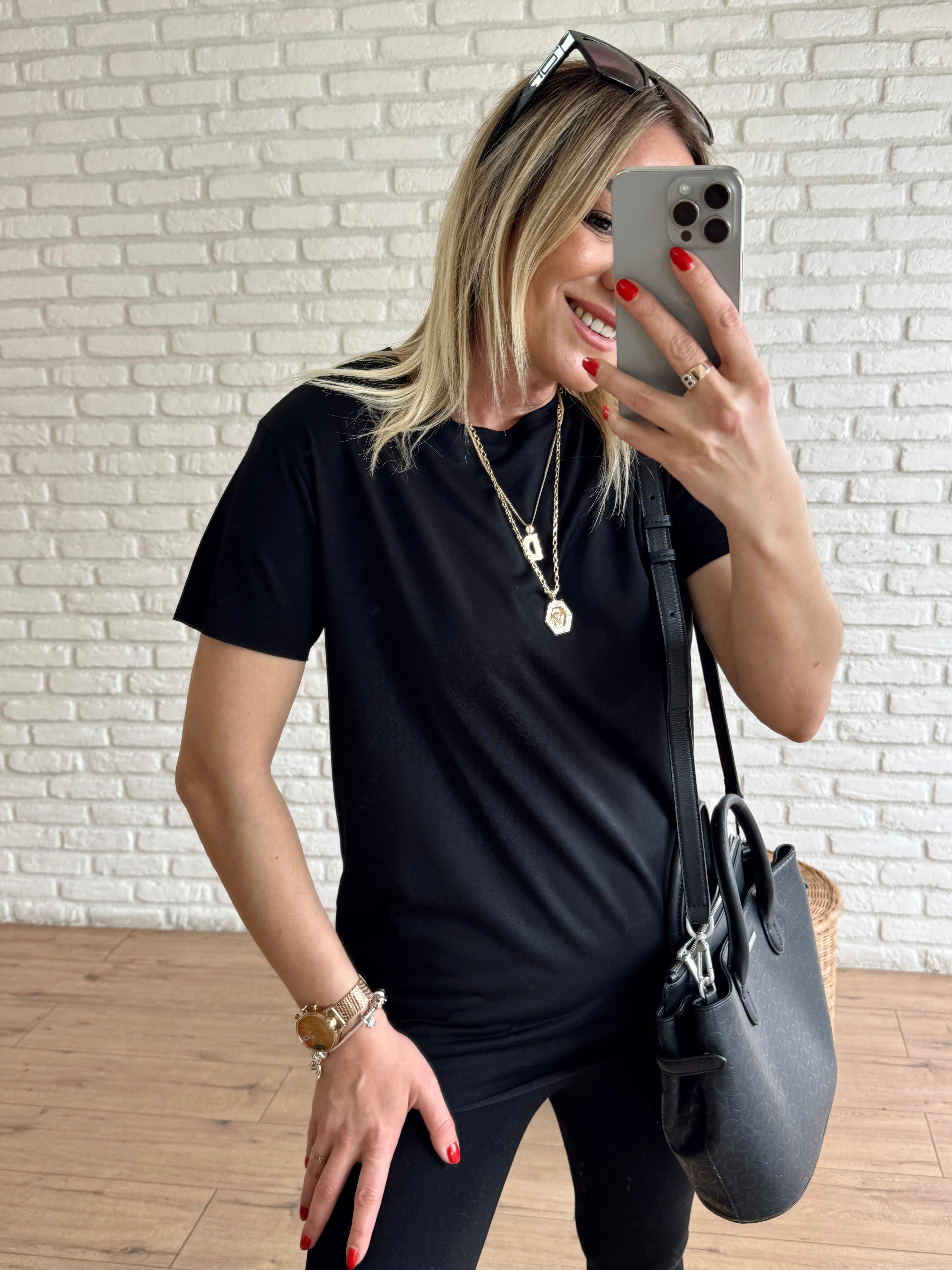 Oval Kesim Basic Tshirt SİYAH