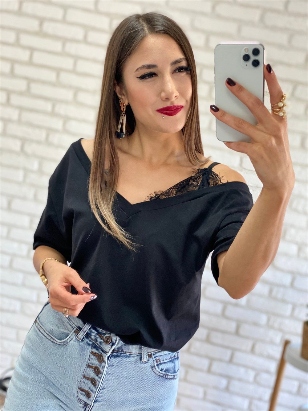 Siyah Tek Kolu Dantelli Tişört