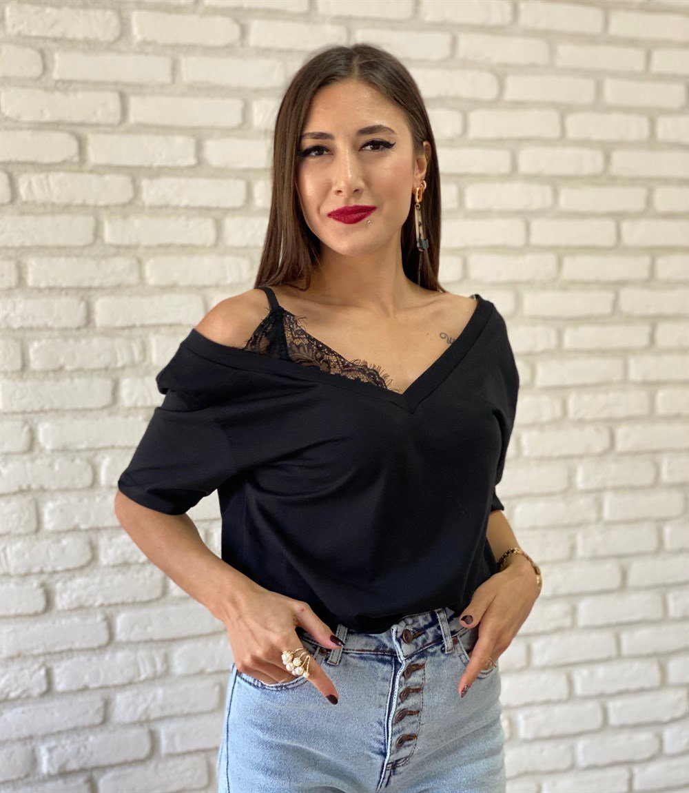 Siyah Tek Kolu Dantelli Tişört