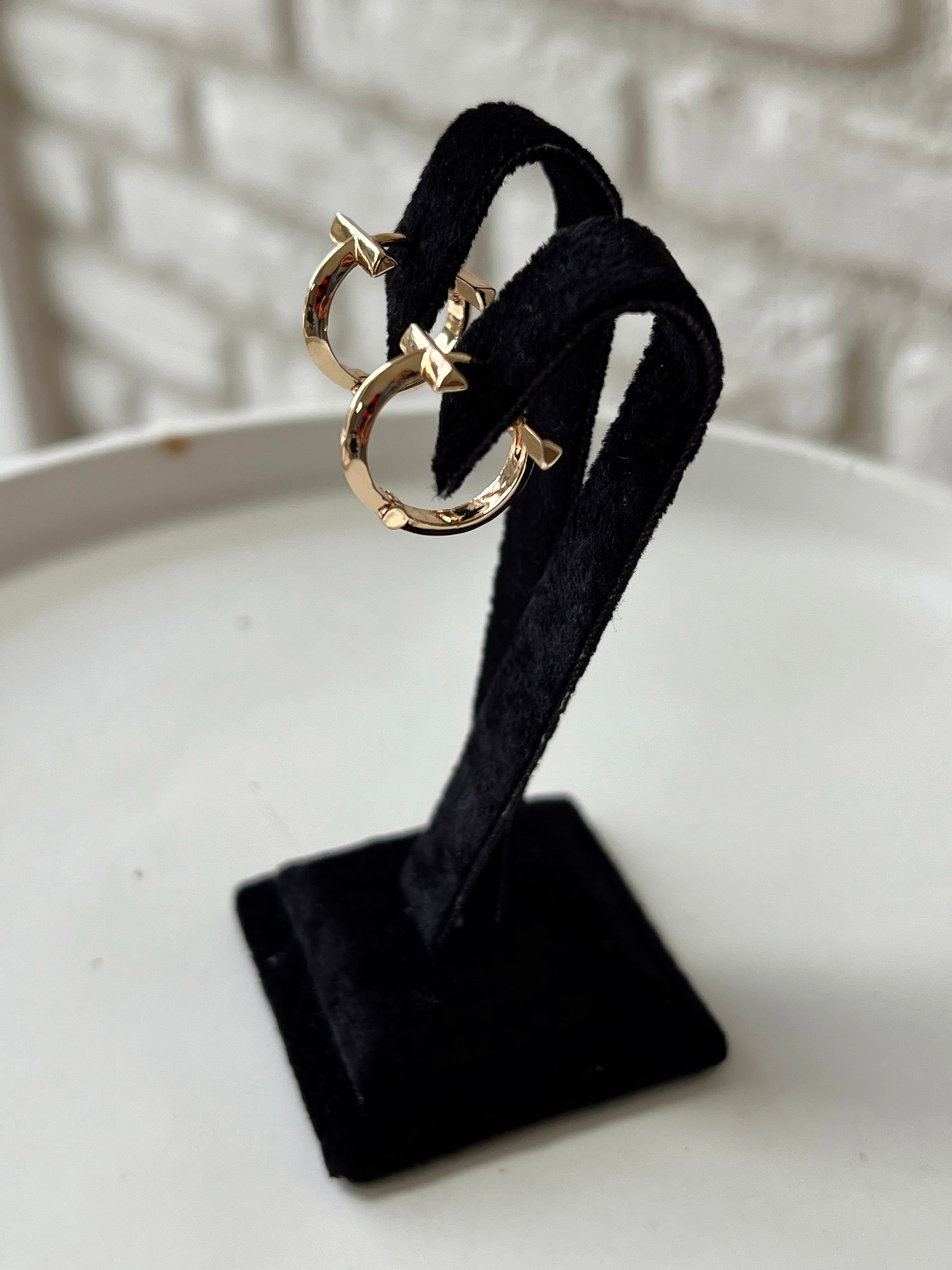 T Halka Küpe GOLD