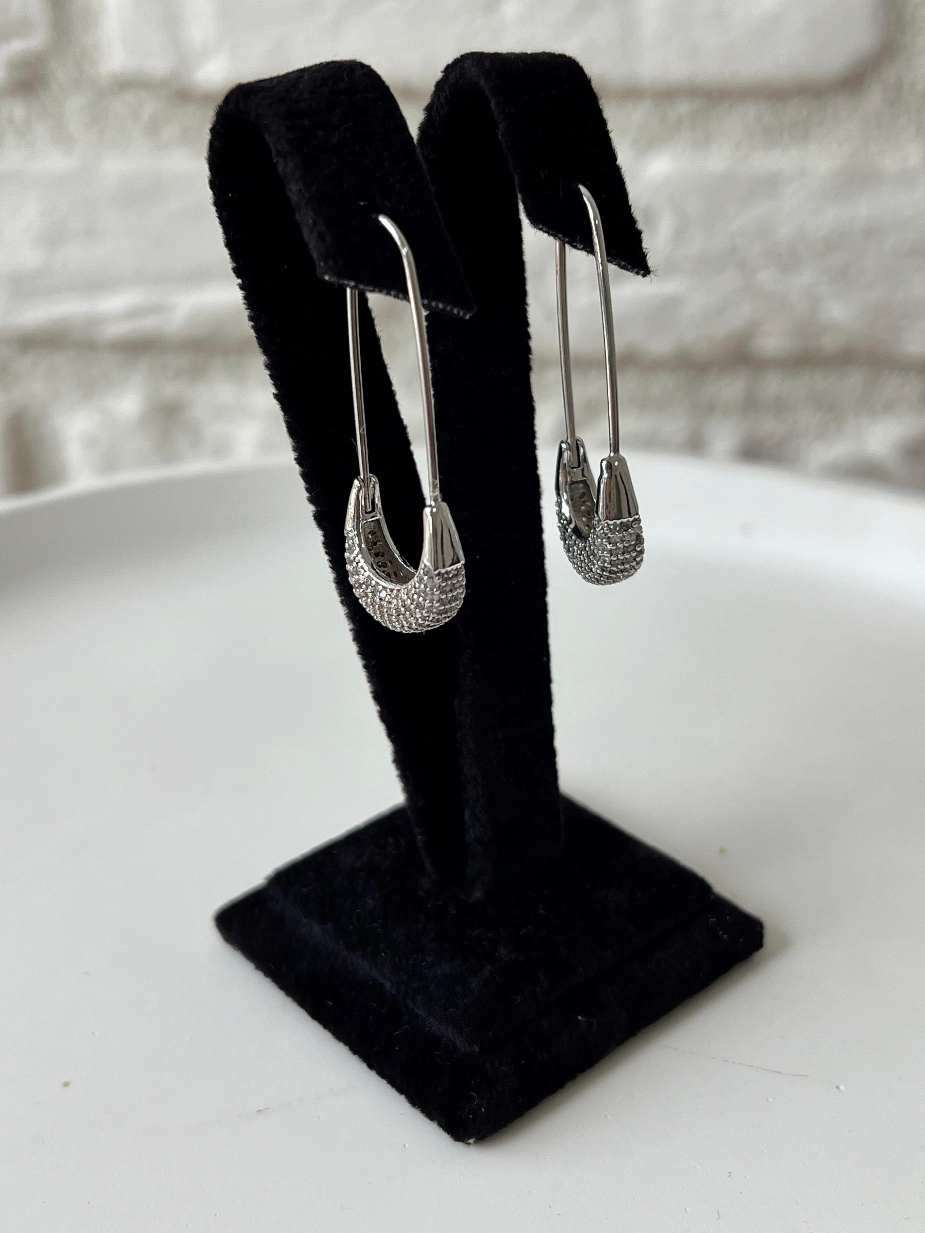 Taşlı Çengel Model Küpe SİLVER