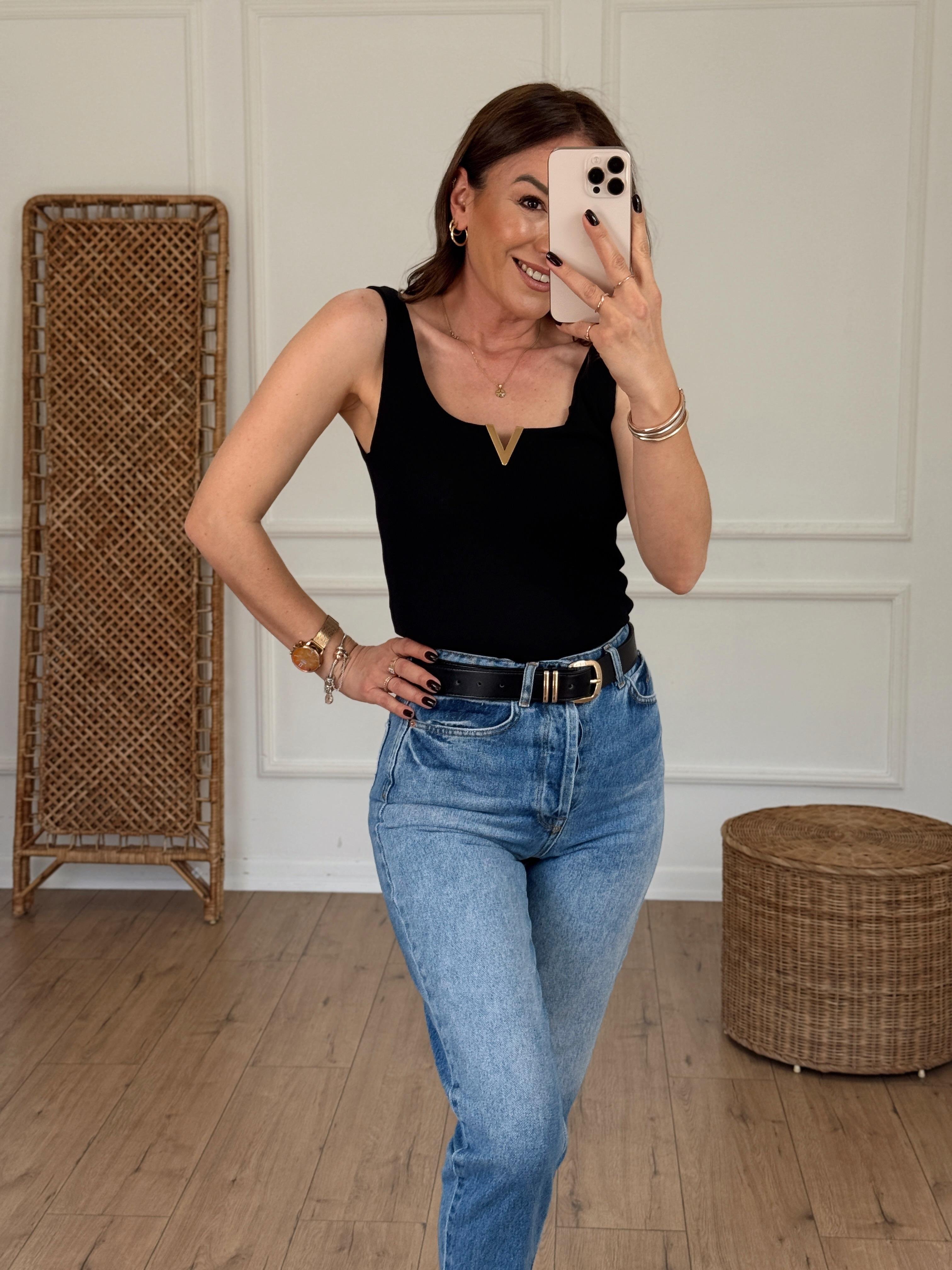 Ribbed Tank Top with V Accessory BLACK