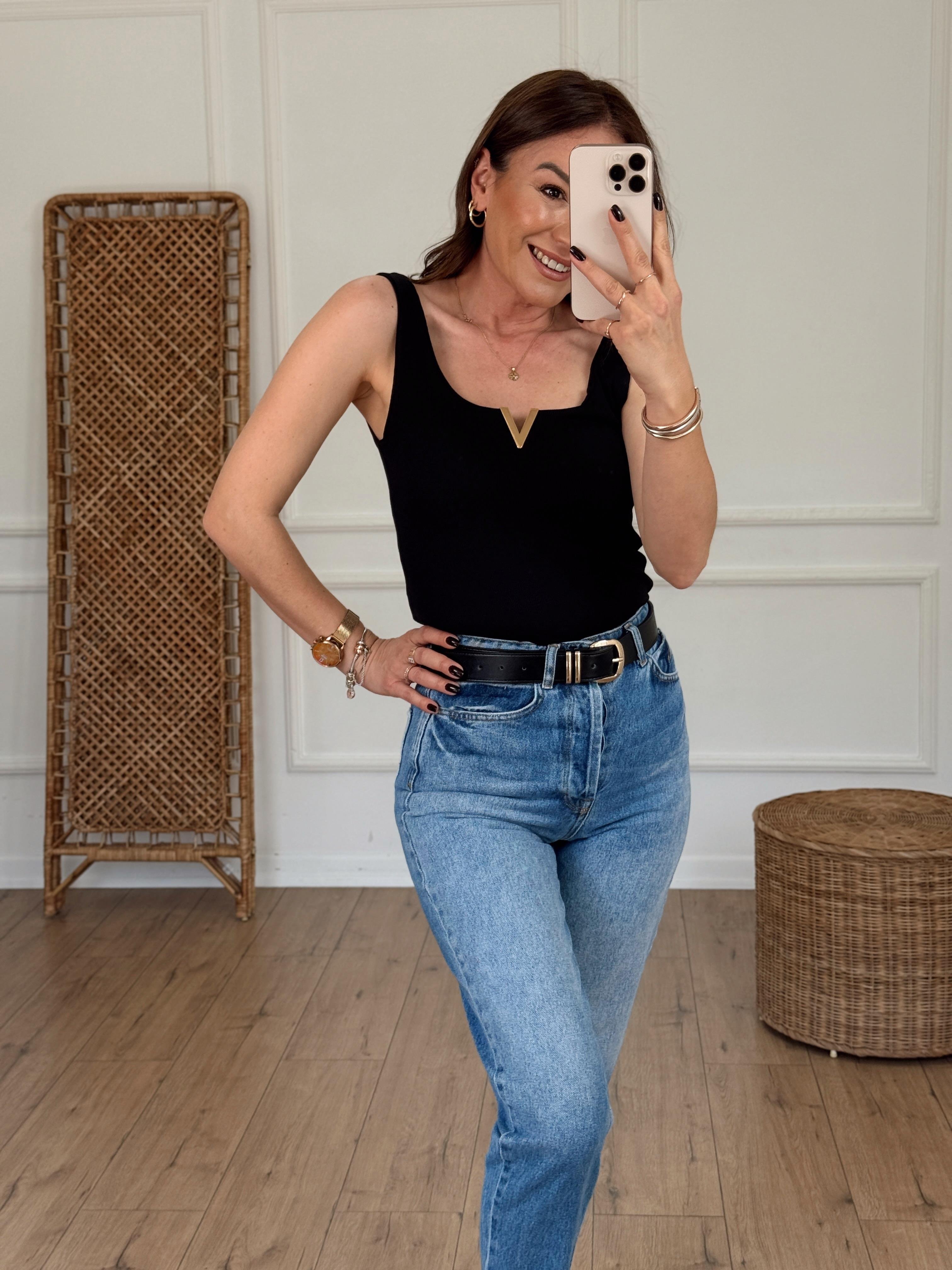 Ribbed Tank Top with V Accessory BLACK