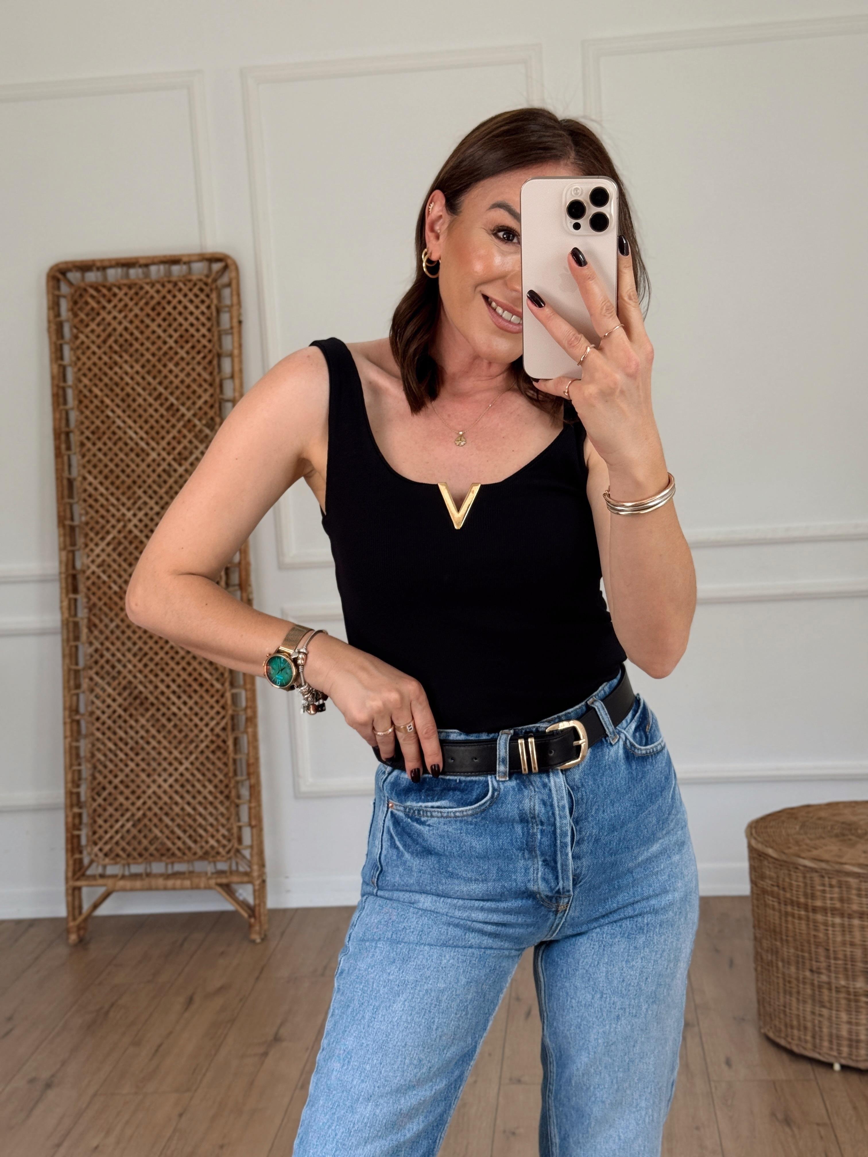 Ribbed Tank Top with V Accessory BLACK