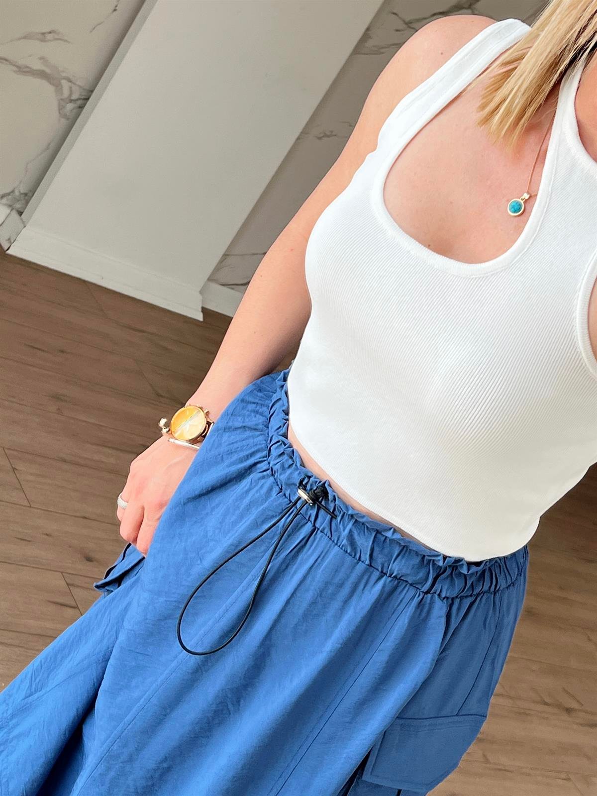 Yaka Dekolte Detaylı Crop BEYAZ