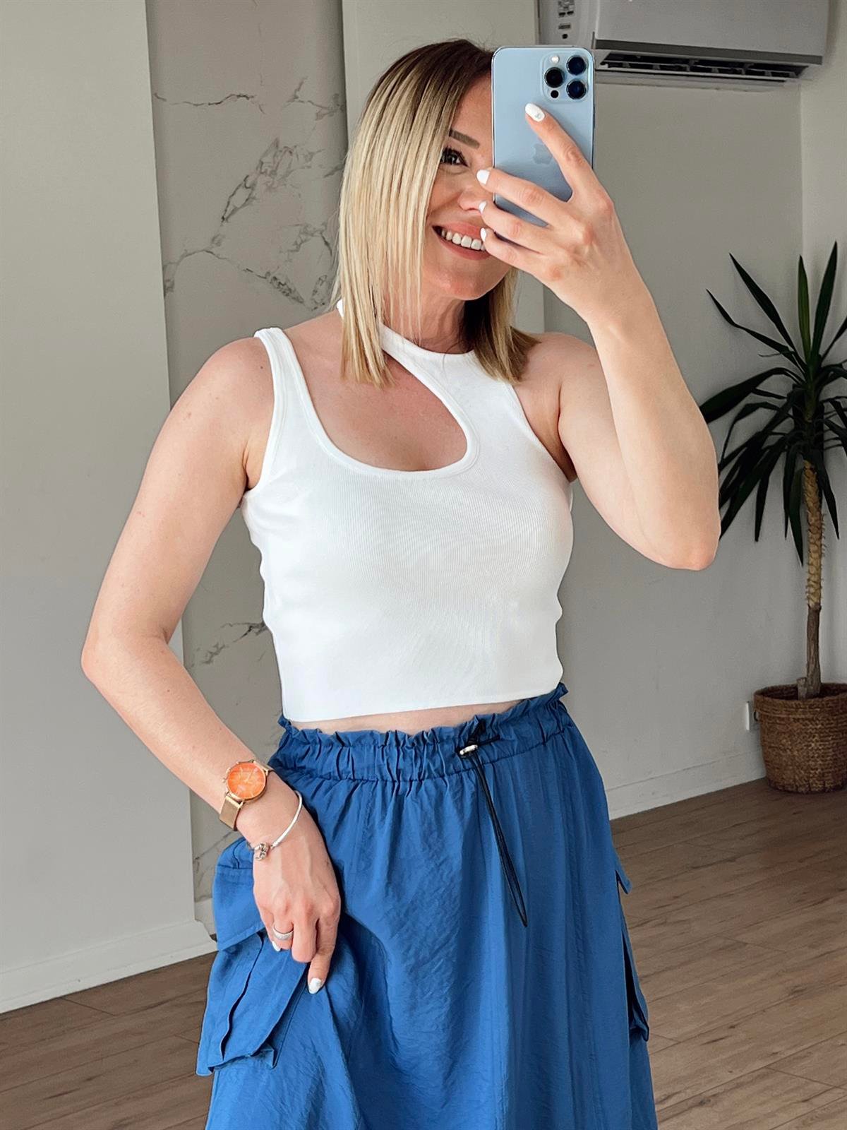 Yaka Dekolte Detaylı Crop BEYAZ