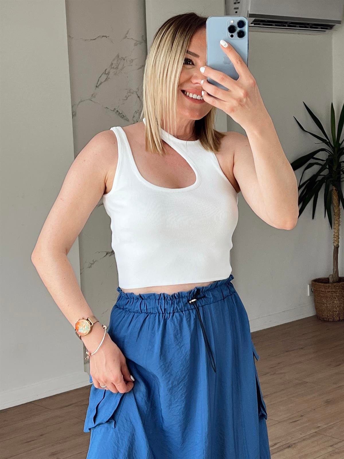Yaka Dekolte Detaylı Crop BEYAZ