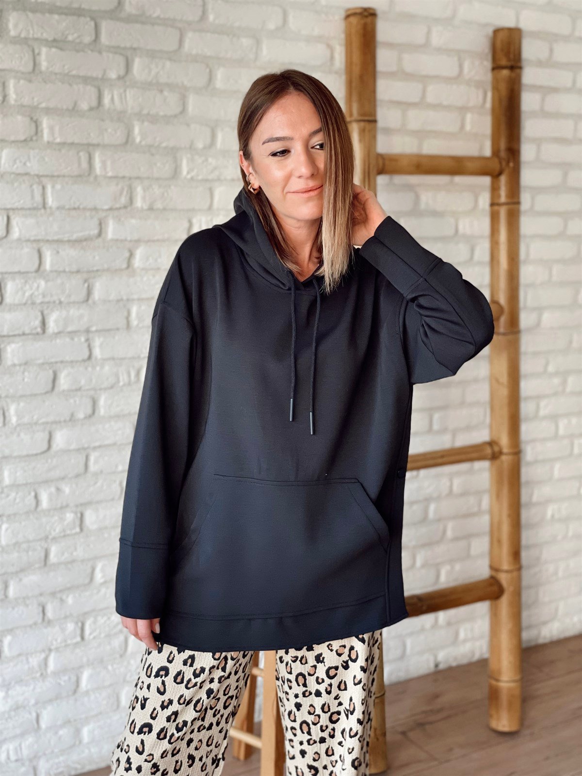 Yanı Düğmeli Kapüşonlu Sweat