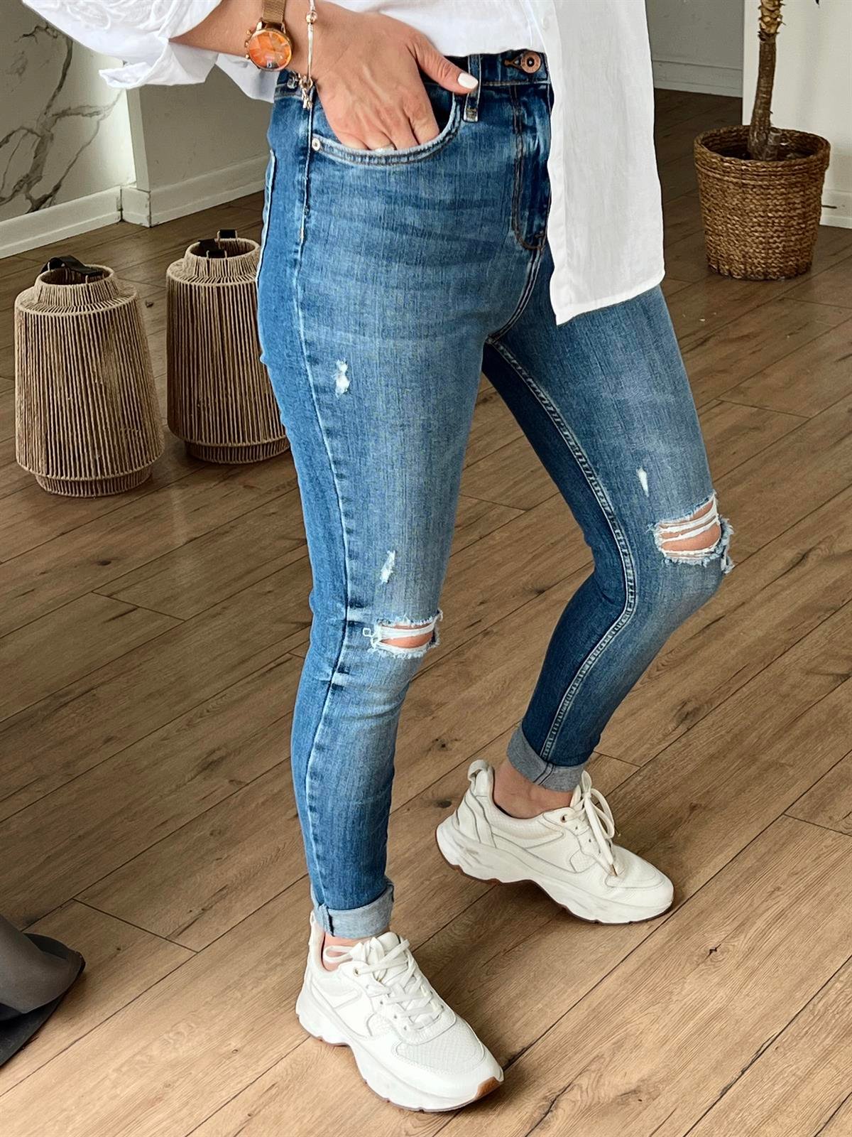 YIRTIK DETAYLI LİKRALI JEAN MAVİ