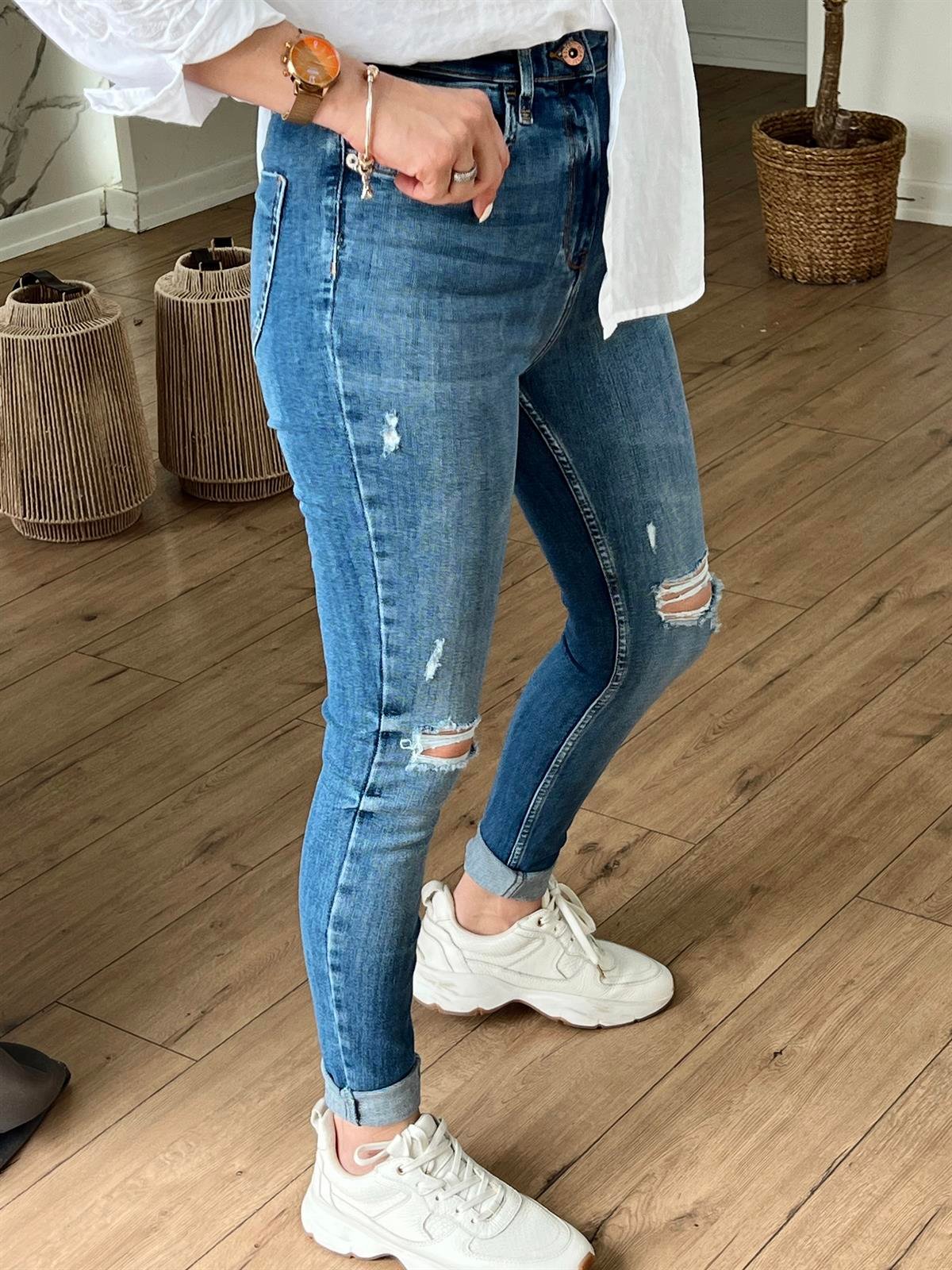 YIRTIK DETAYLI LİKRALI JEAN MAVİ