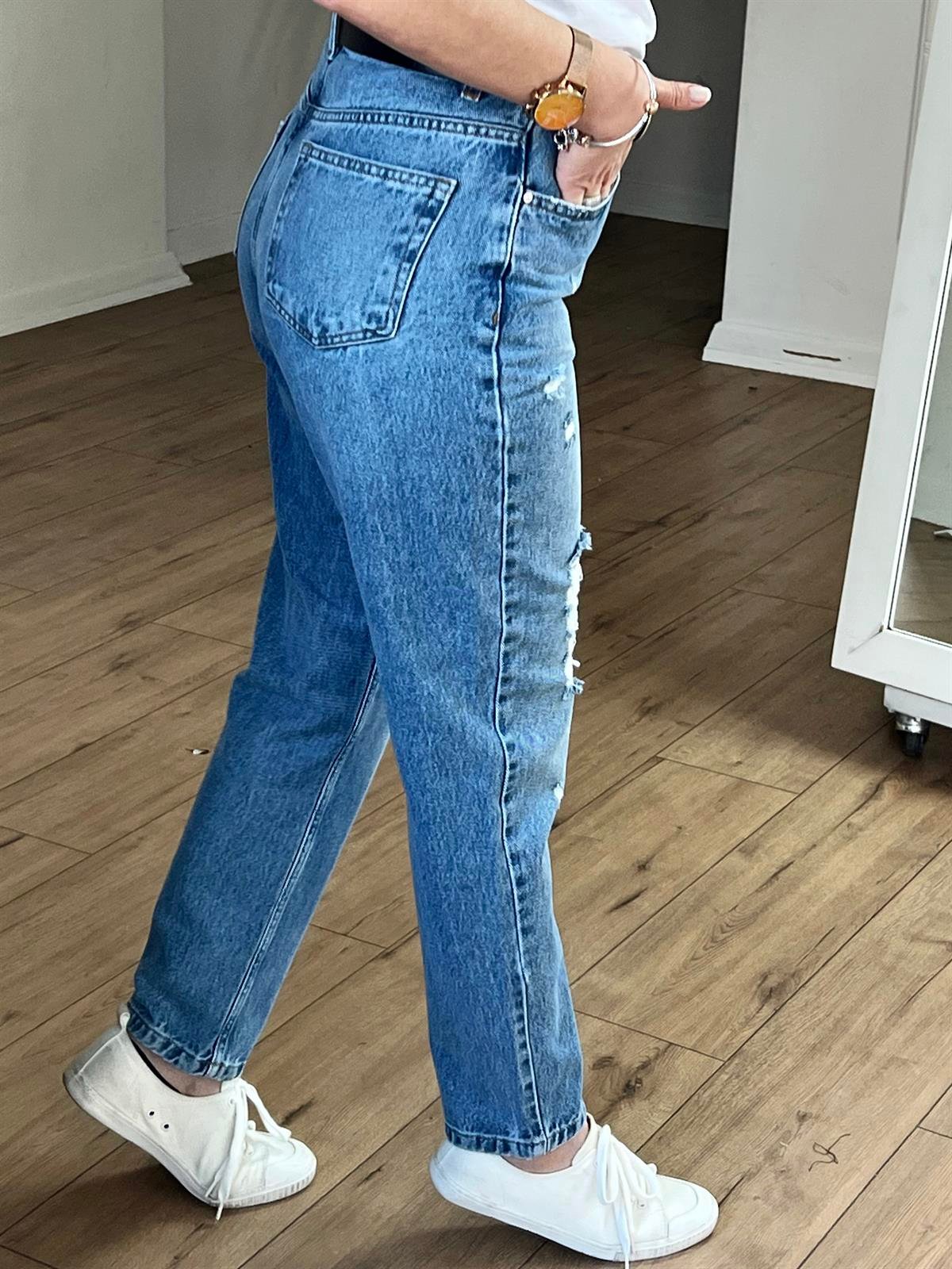 YIRTIK DETAYLI MOM FIT JEAN MAVİ