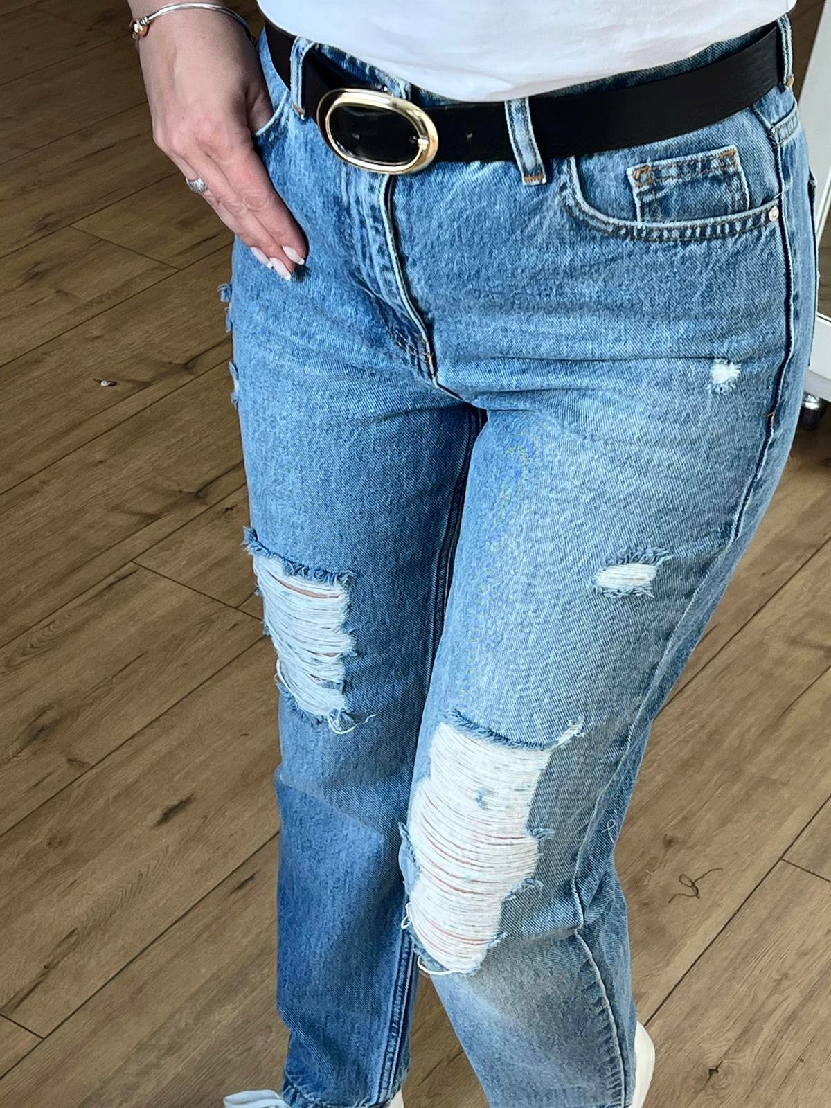 YIRTIK DETAYLI MOM FIT JEAN MAVİ