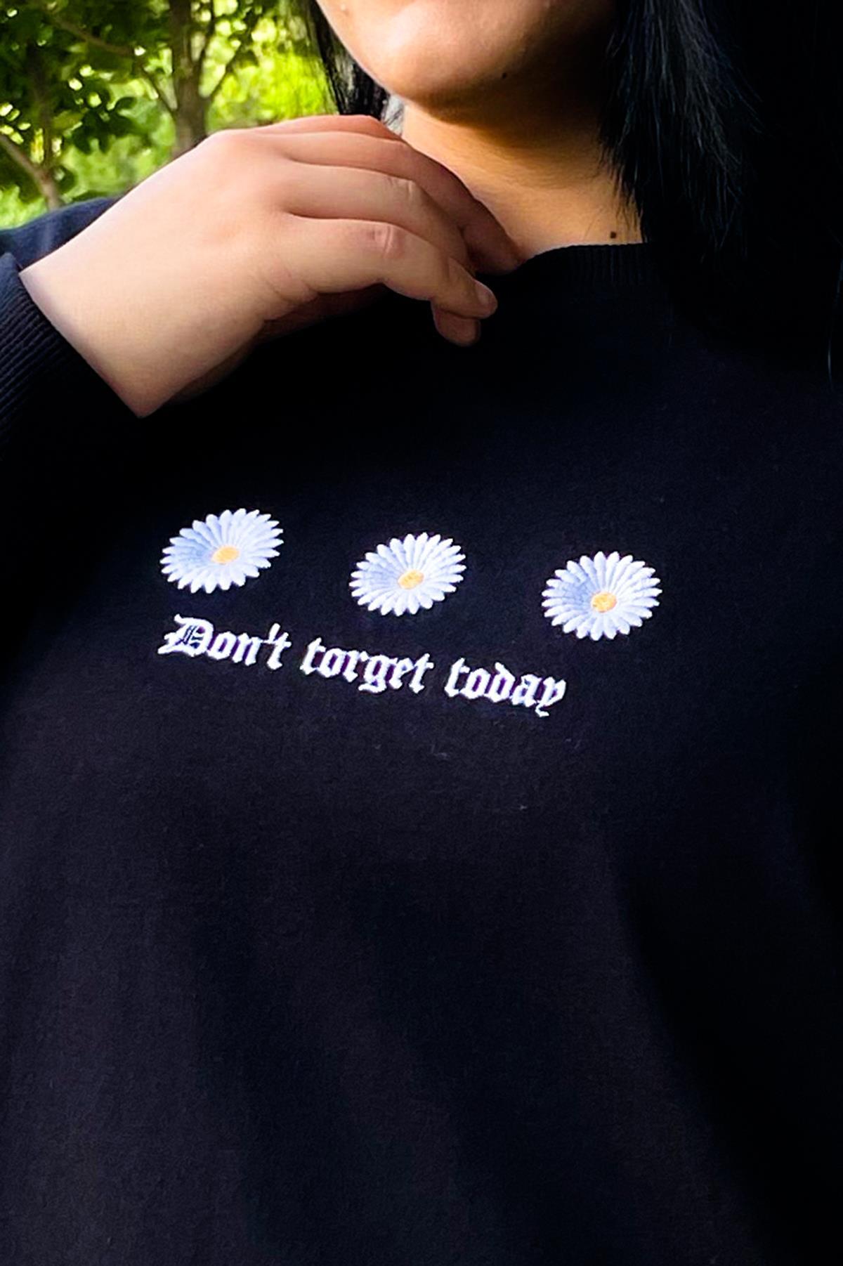 Sweatshirt Büyük Beden Çiçek Nakış Detaylı Oversize Sweatshirt Siyah