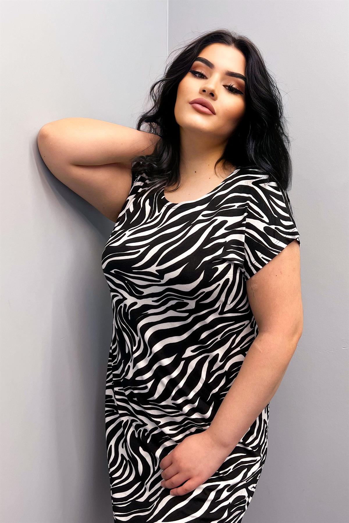 Elbise Büyük Beden Desenli Yarasa Kol Elbise Zebra