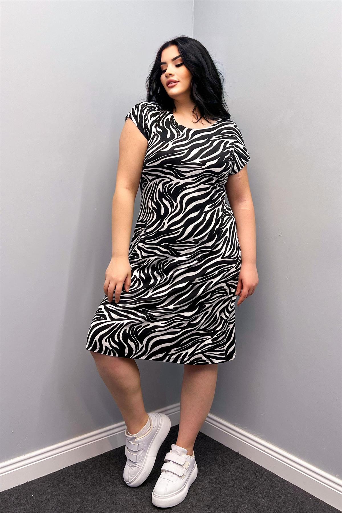 Elbise Büyük Beden Desenli Yarasa Kol Elbise Zebra
