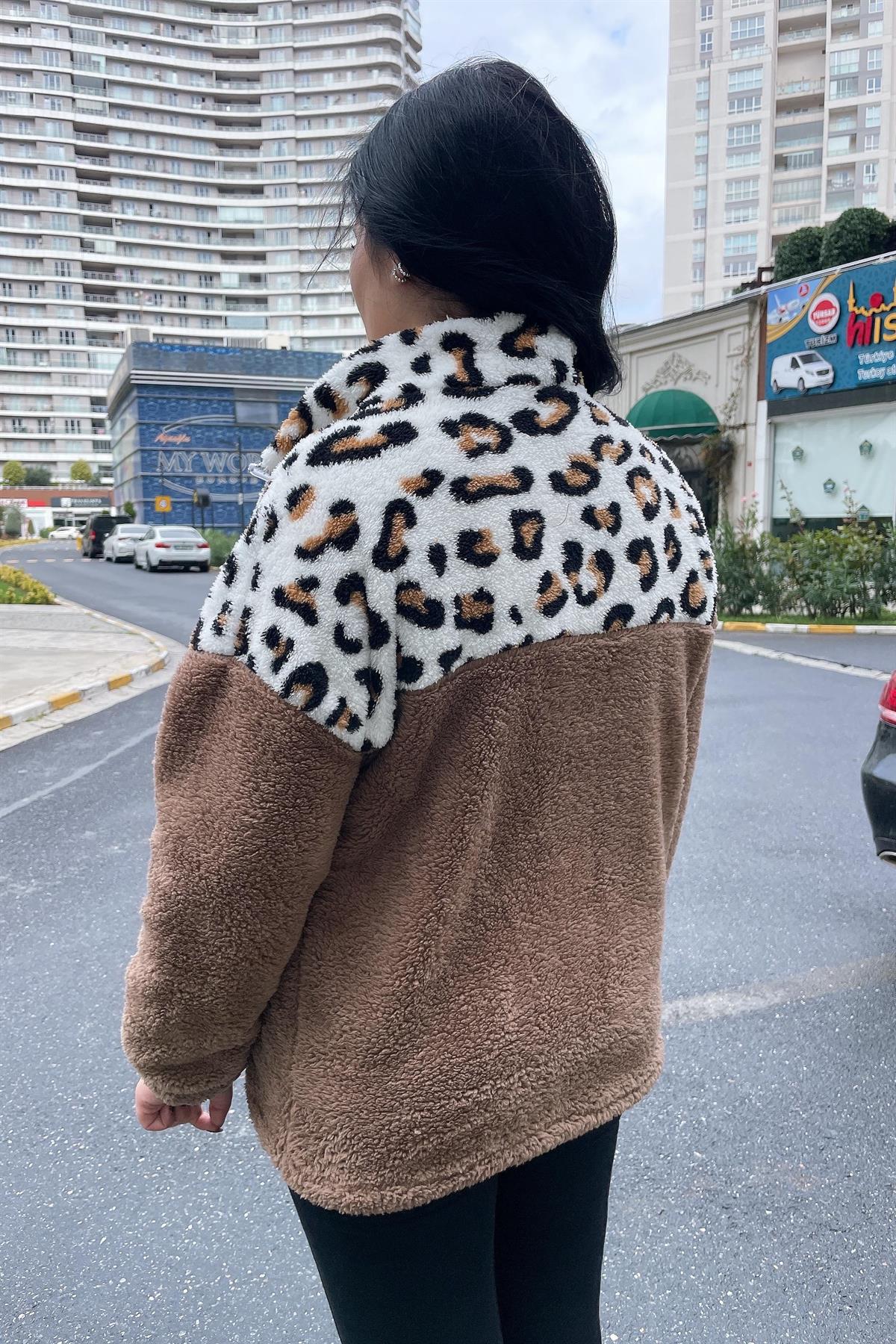 Mont Büyük Beden Fermuarlı Pofuduk Peluş Mont Leopar