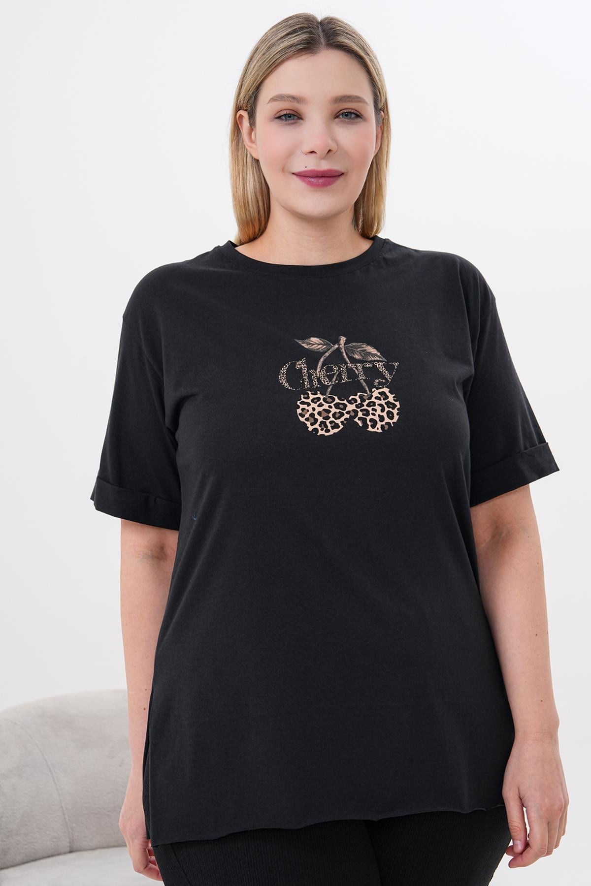 Tshirt Büyük Beden Kiraz Baskılı Uzun Yırtmaçlı Tshirt