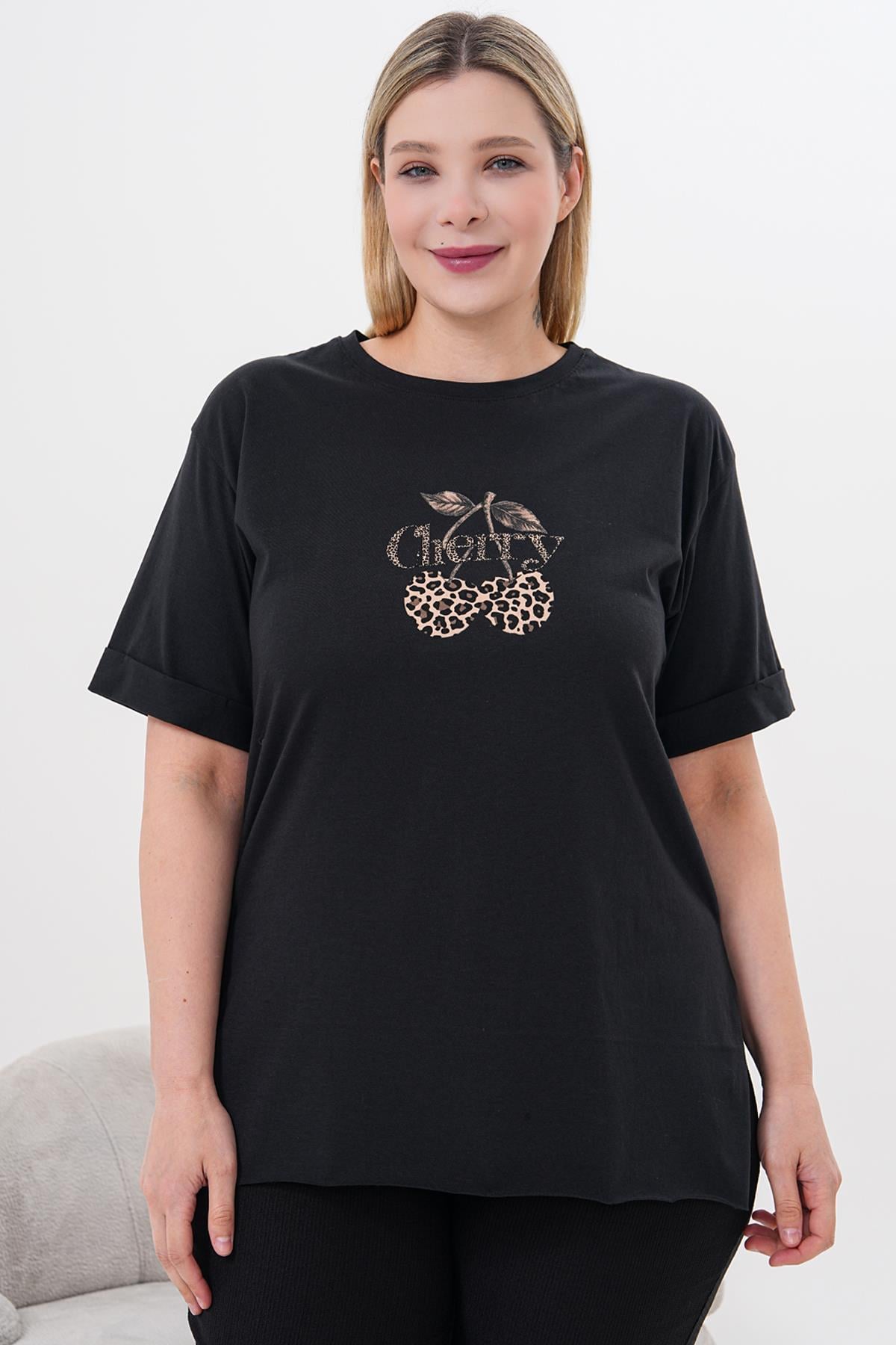 Tshirt Büyük Beden Kiraz Baskılı Uzun Yırtmaçlı Tshirt