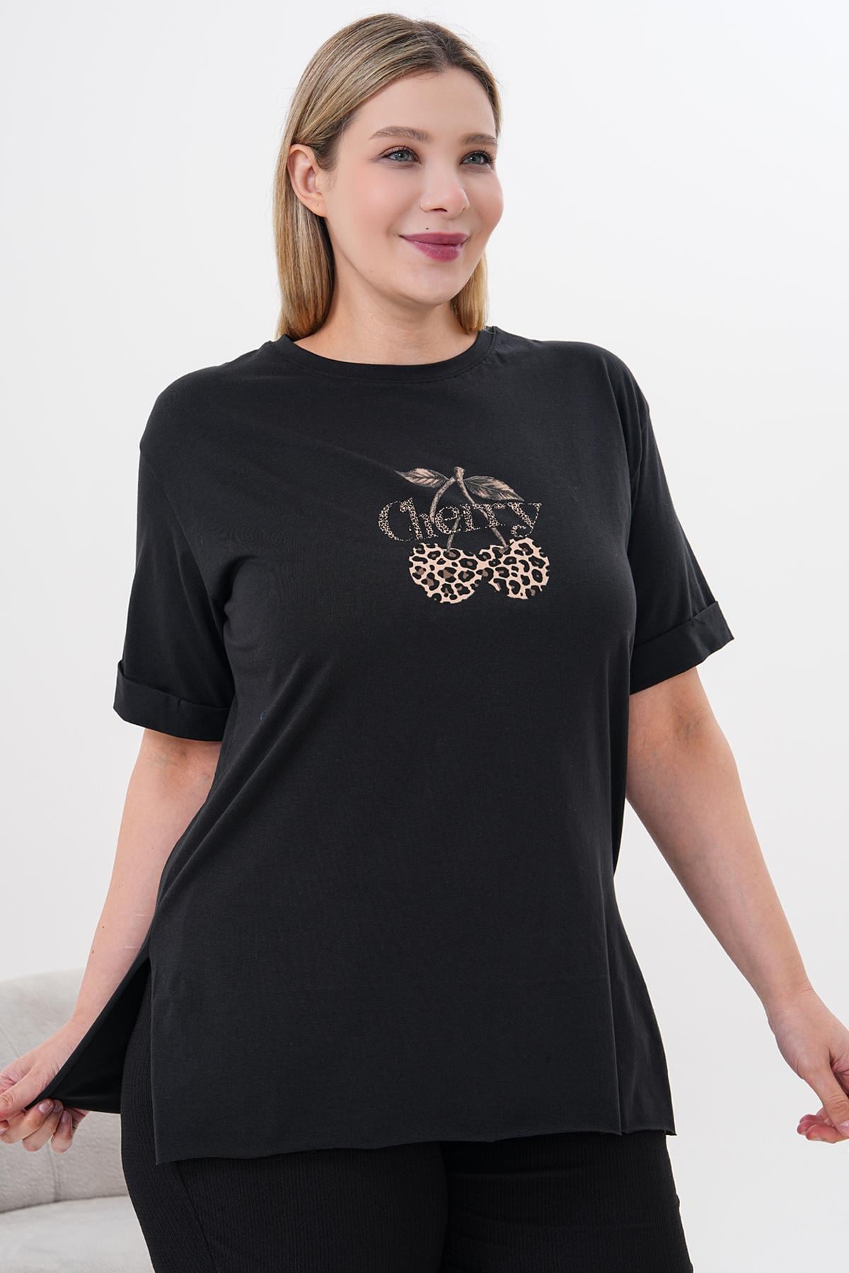 Tshirt Büyük Beden Kiraz Baskılı Uzun Yırtmaçlı Tshirt